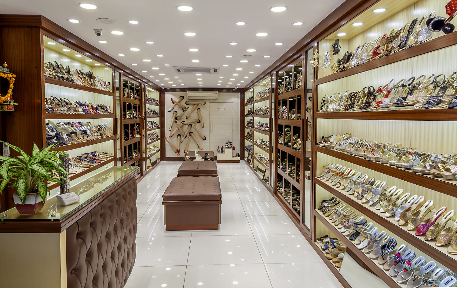 Retro style retail store by Diya Kochhar