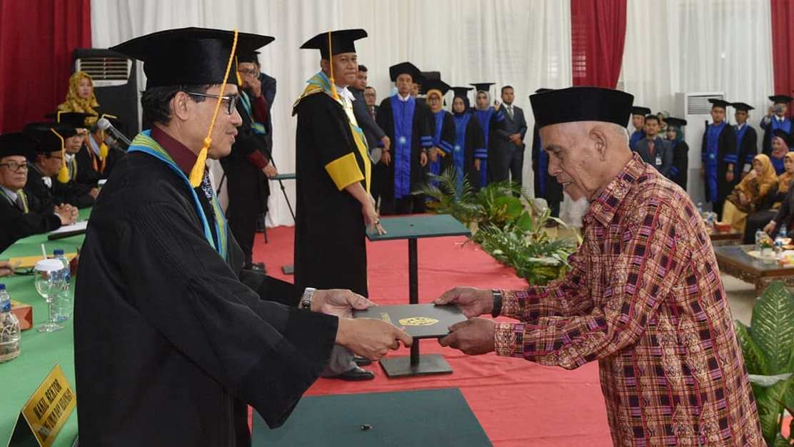 Momen paling mengharukan di acara wisuda via Instagram Humas Universitas Riau