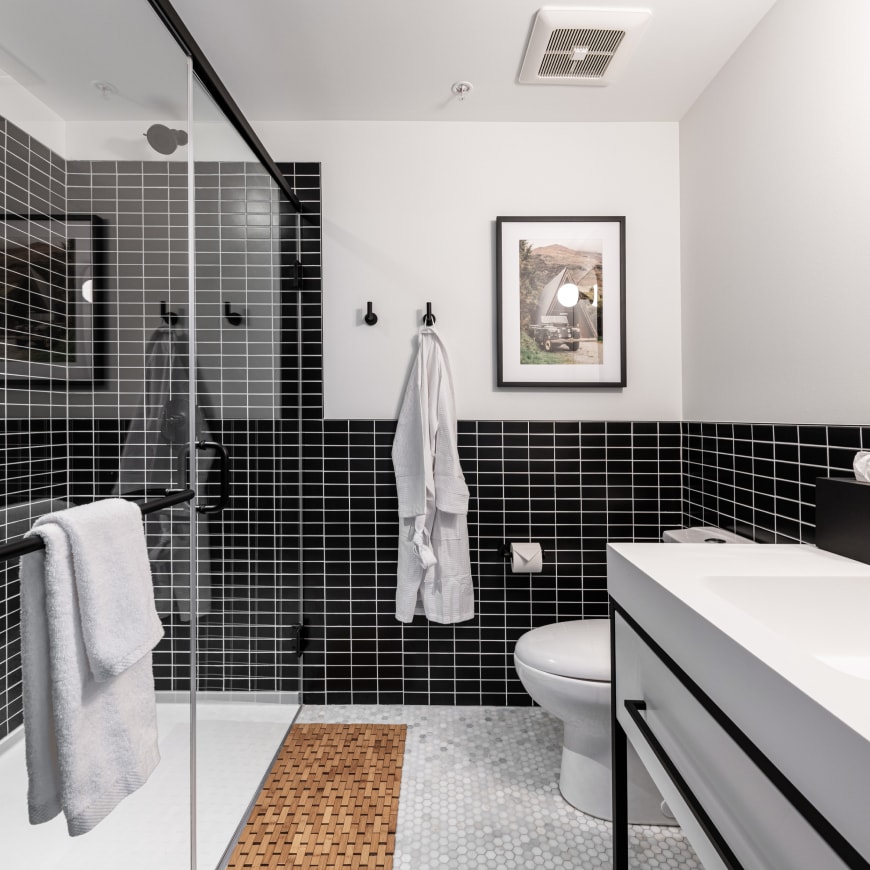 Dallas Urby modern kitchen - luxury Dallas Design District apartments for rent