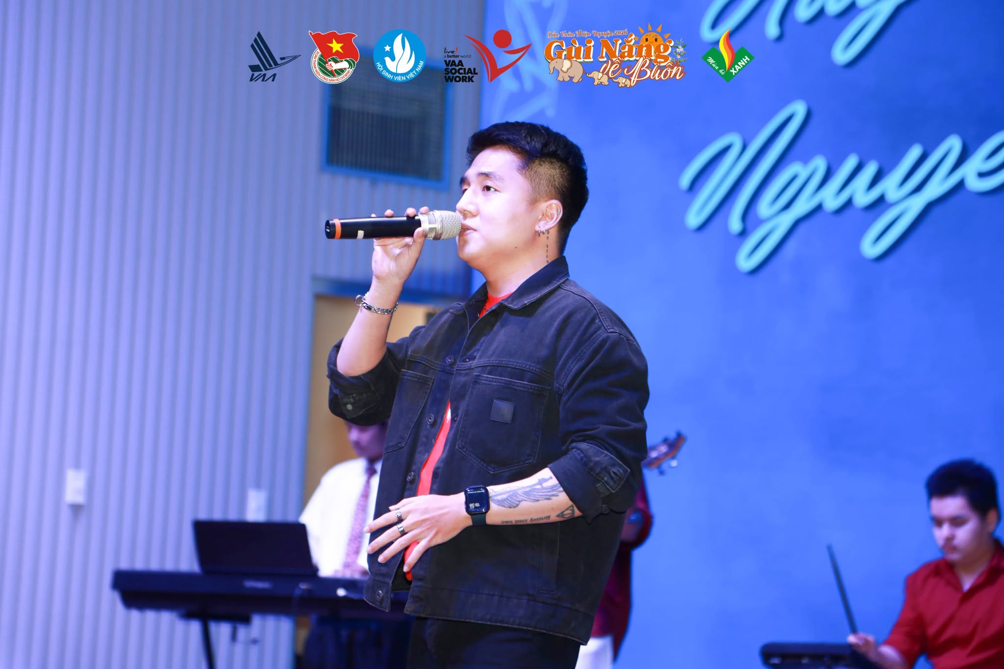 Ca sĩ khách mời.