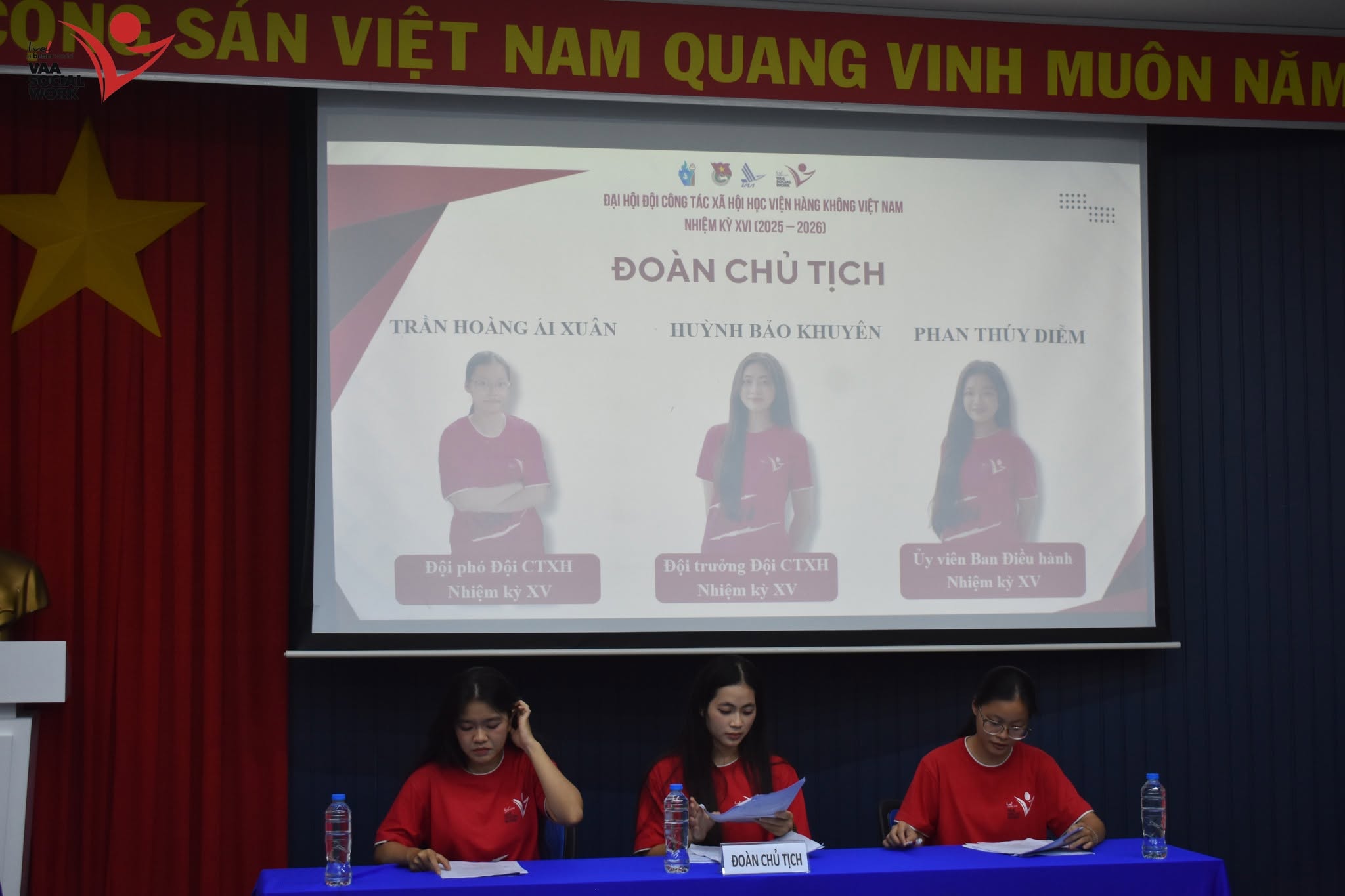 Đoàn chủ tịch điều hành Đại hội.