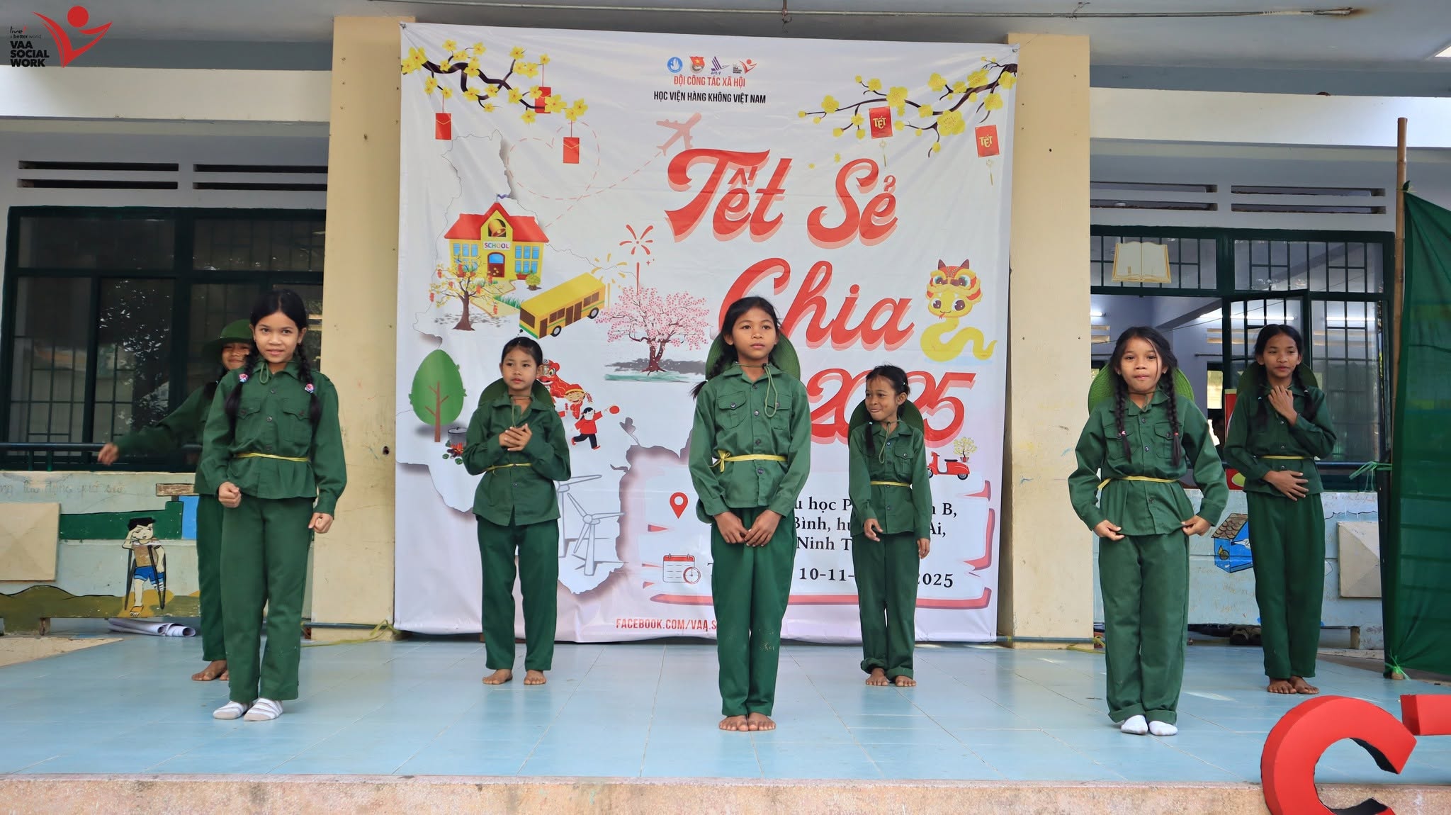 Tiết mục của các em học sinh tại điểm trường.