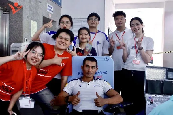 Hiến Máu Tình Nguyện