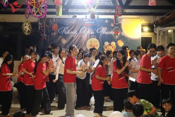 Trăng Yêu Thương