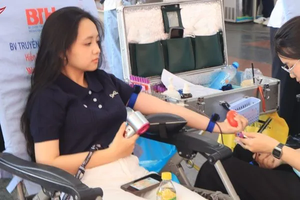 Hiến Máu Tình Nguyện