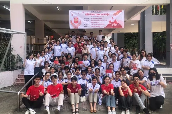 Hiến Máu Tình Nguyện