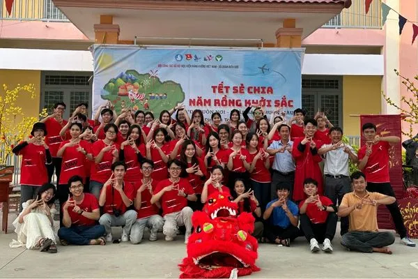 Tết Sẻ Chia