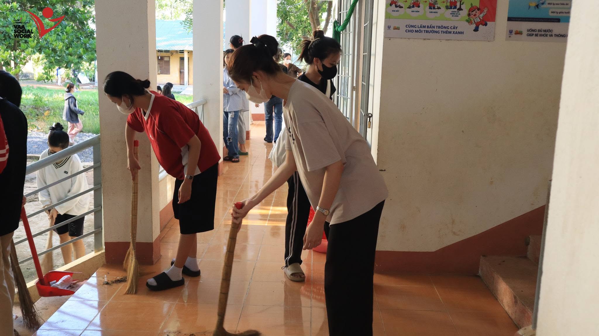 Công tác dọn dẹp điểm trường.