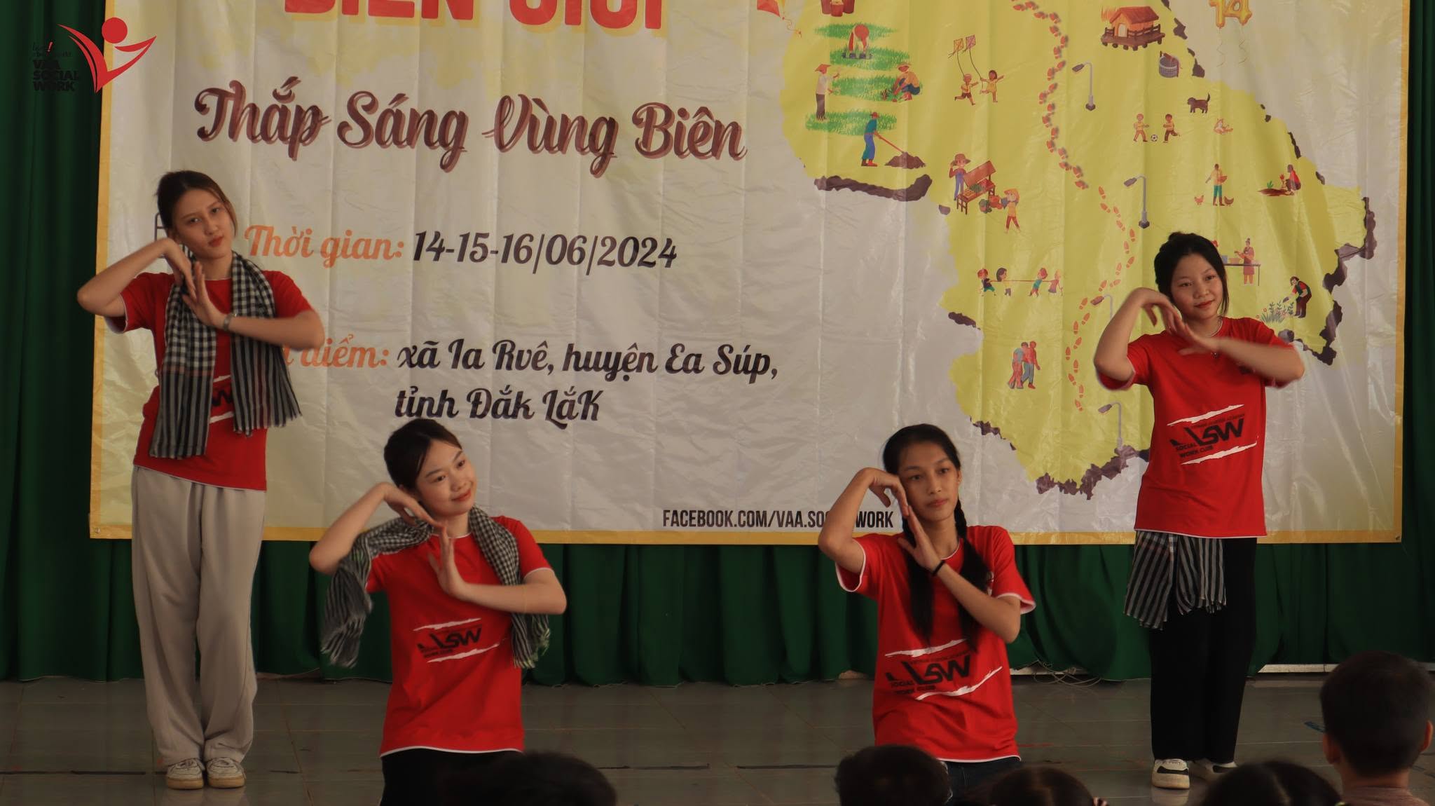 Các tiết mục văn nghệ do Đội CTXH chuẩn bị.