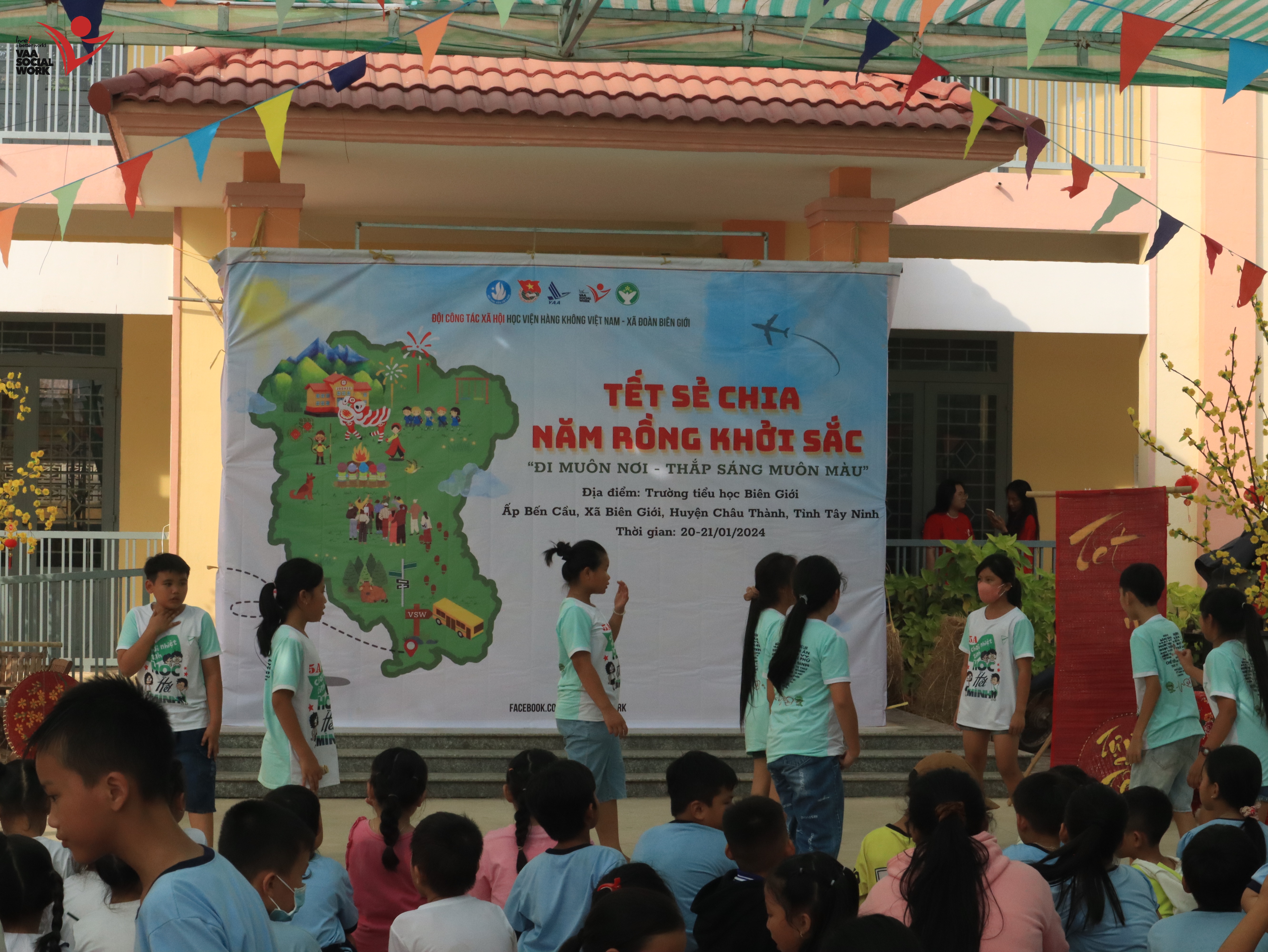 Tiết mục văn nghệ của các em học sinh