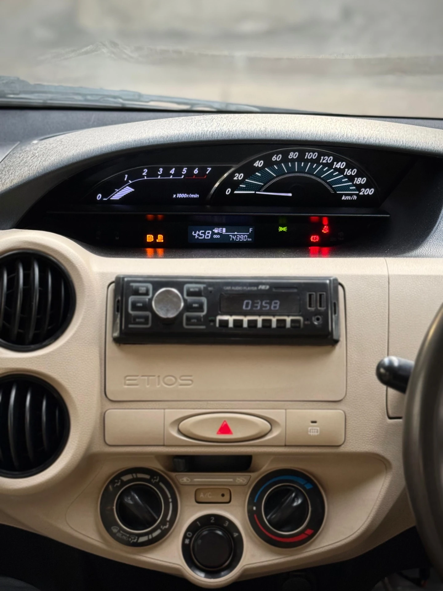 Toyota Etios (2017) 15