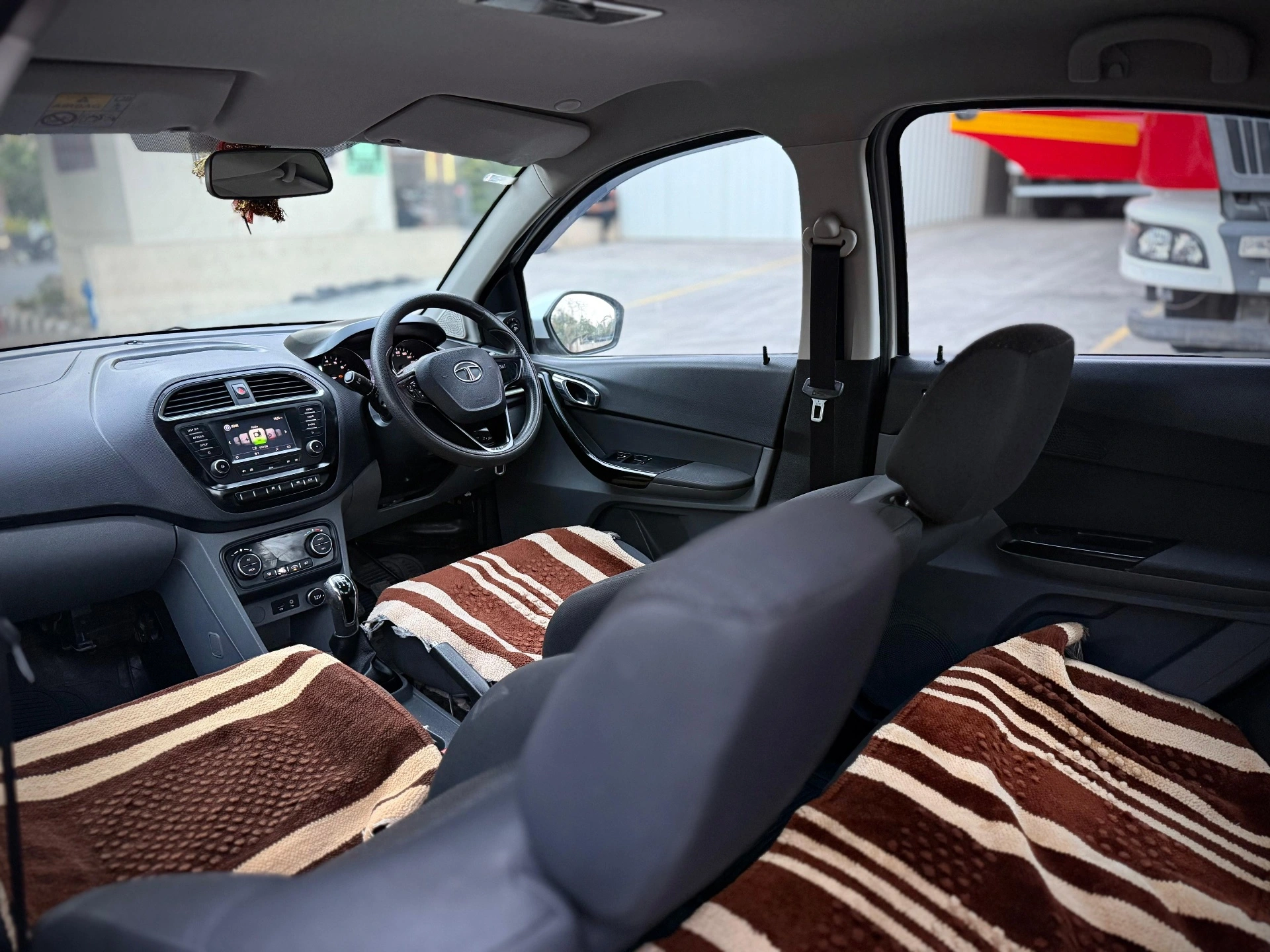Tata Tigor (2018) 12