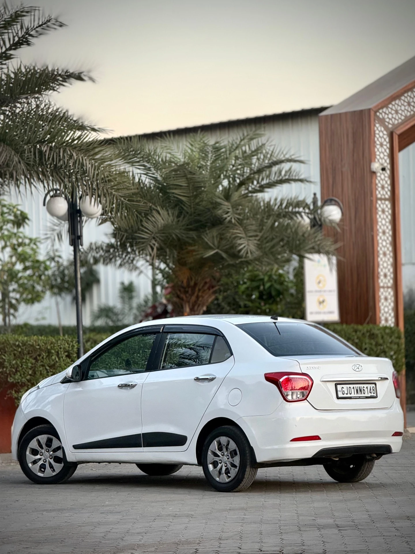 Hyundai Xcent (2017) 4