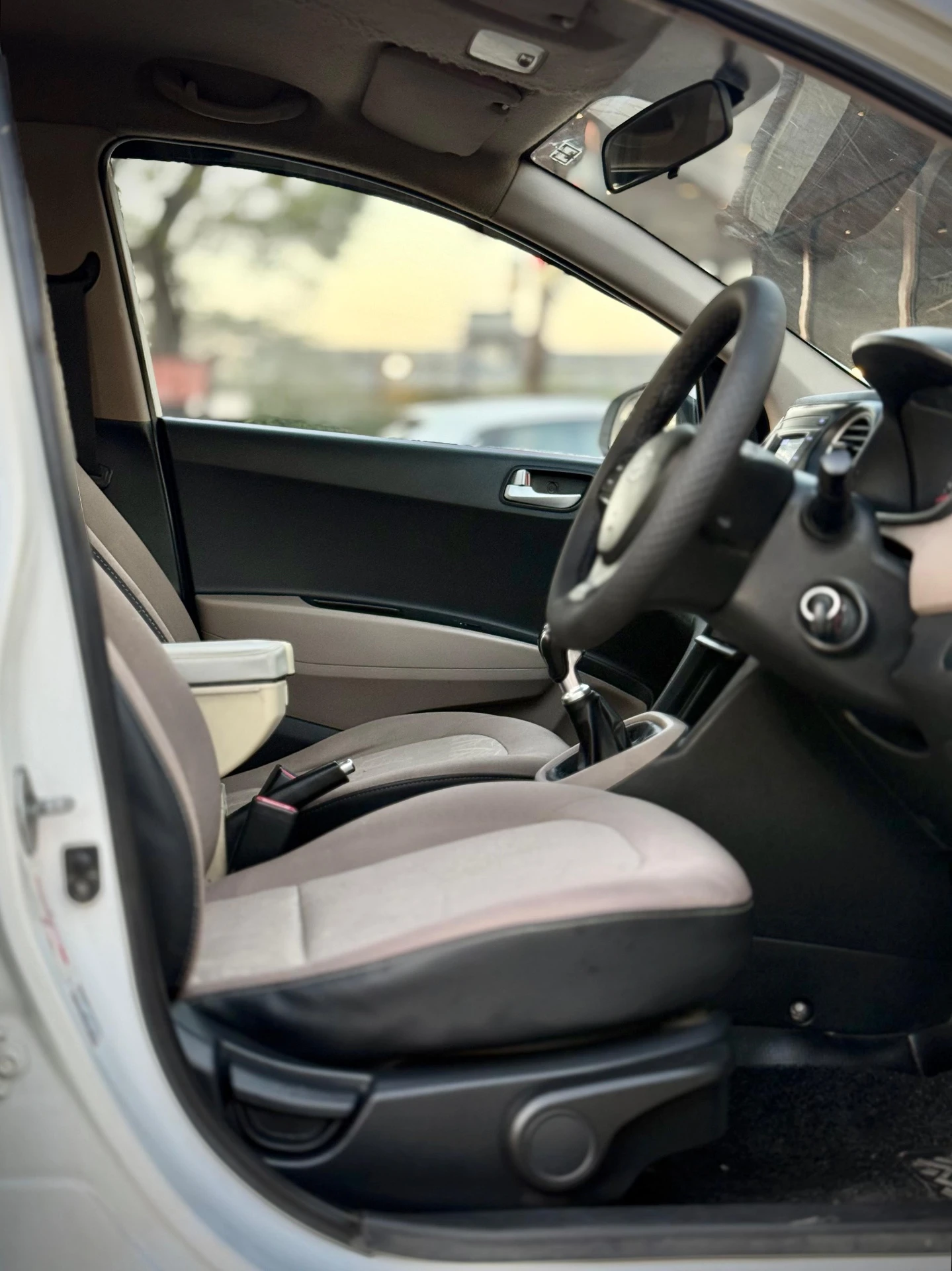 Hyundai Xcent (2017) 8
