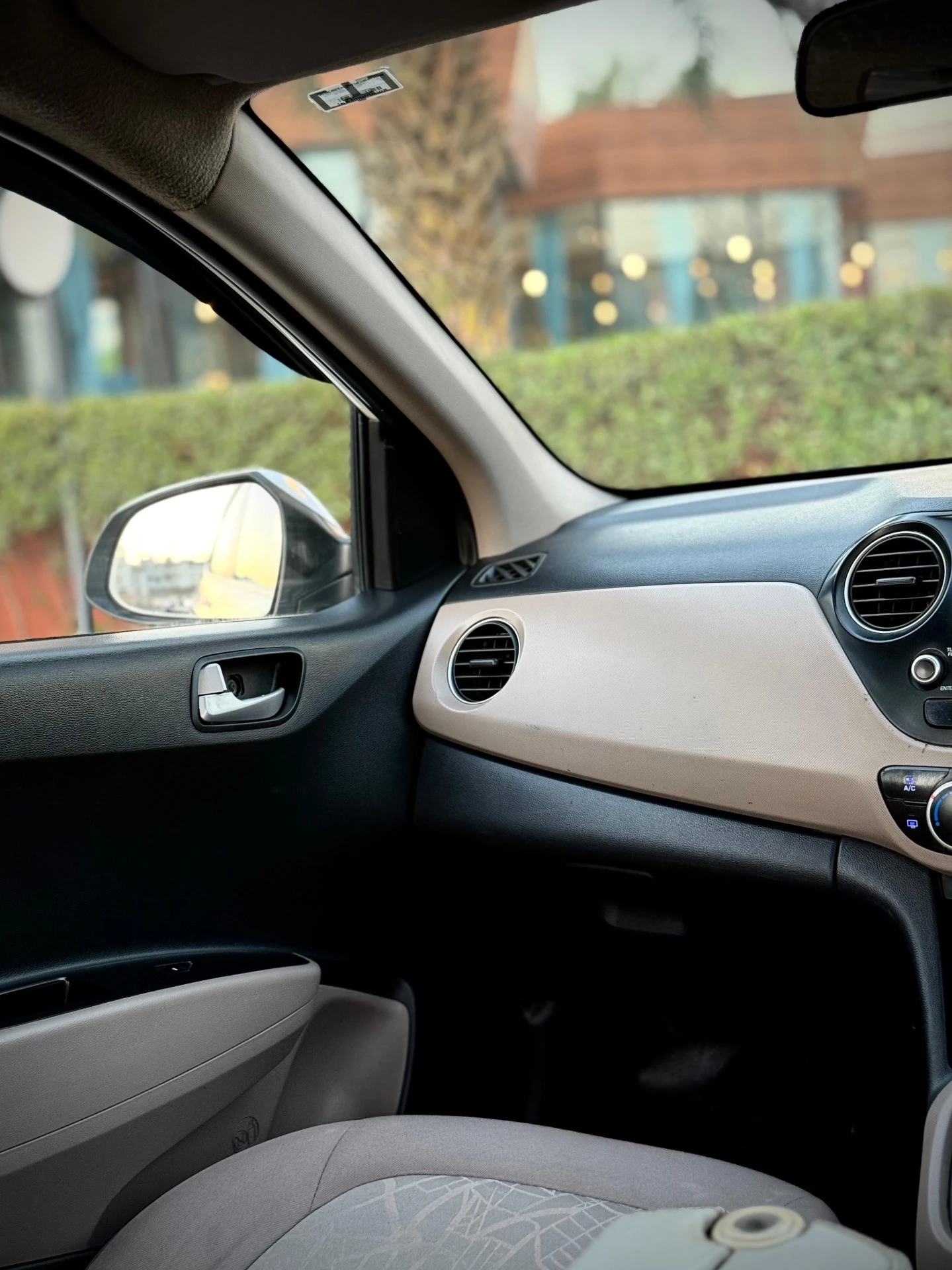 Hyundai Xcent (2017) 11