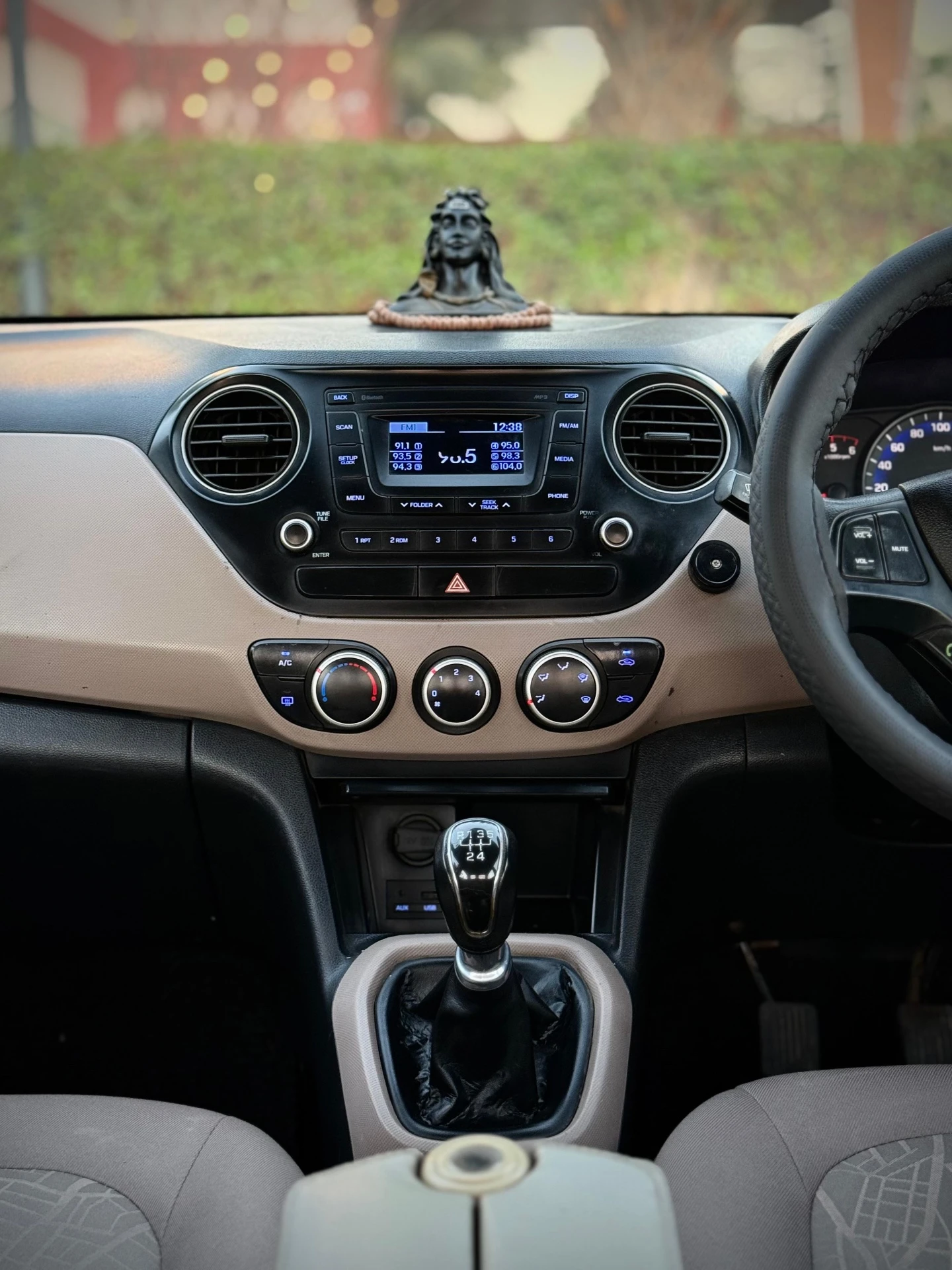 Hyundai Xcent (2017) 16