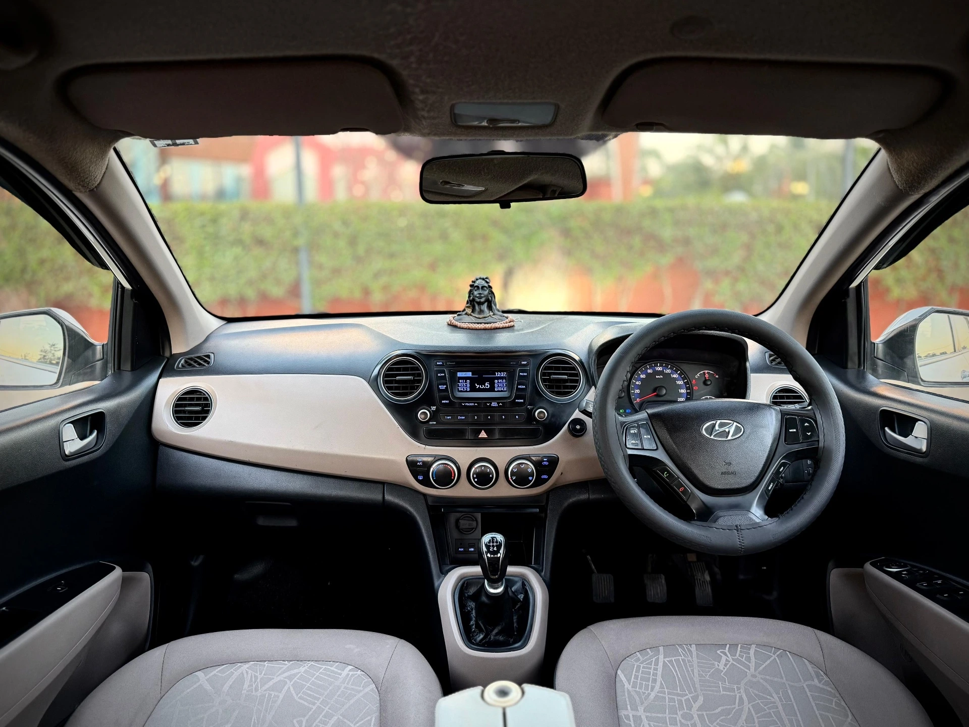 Hyundai Xcent (2017) 18