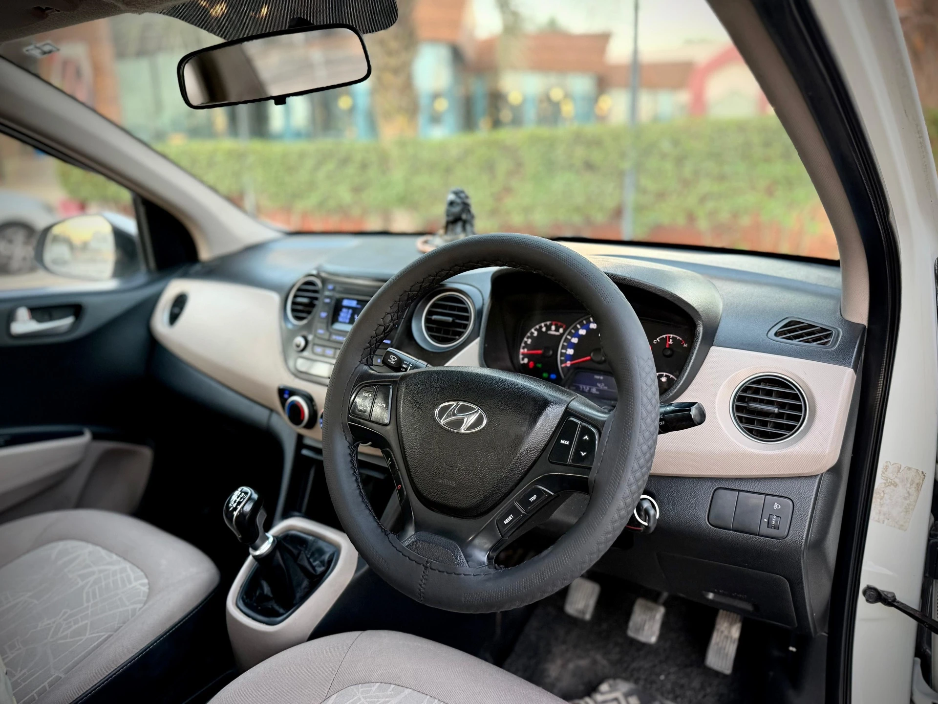 Hyundai Xcent (2017) 19