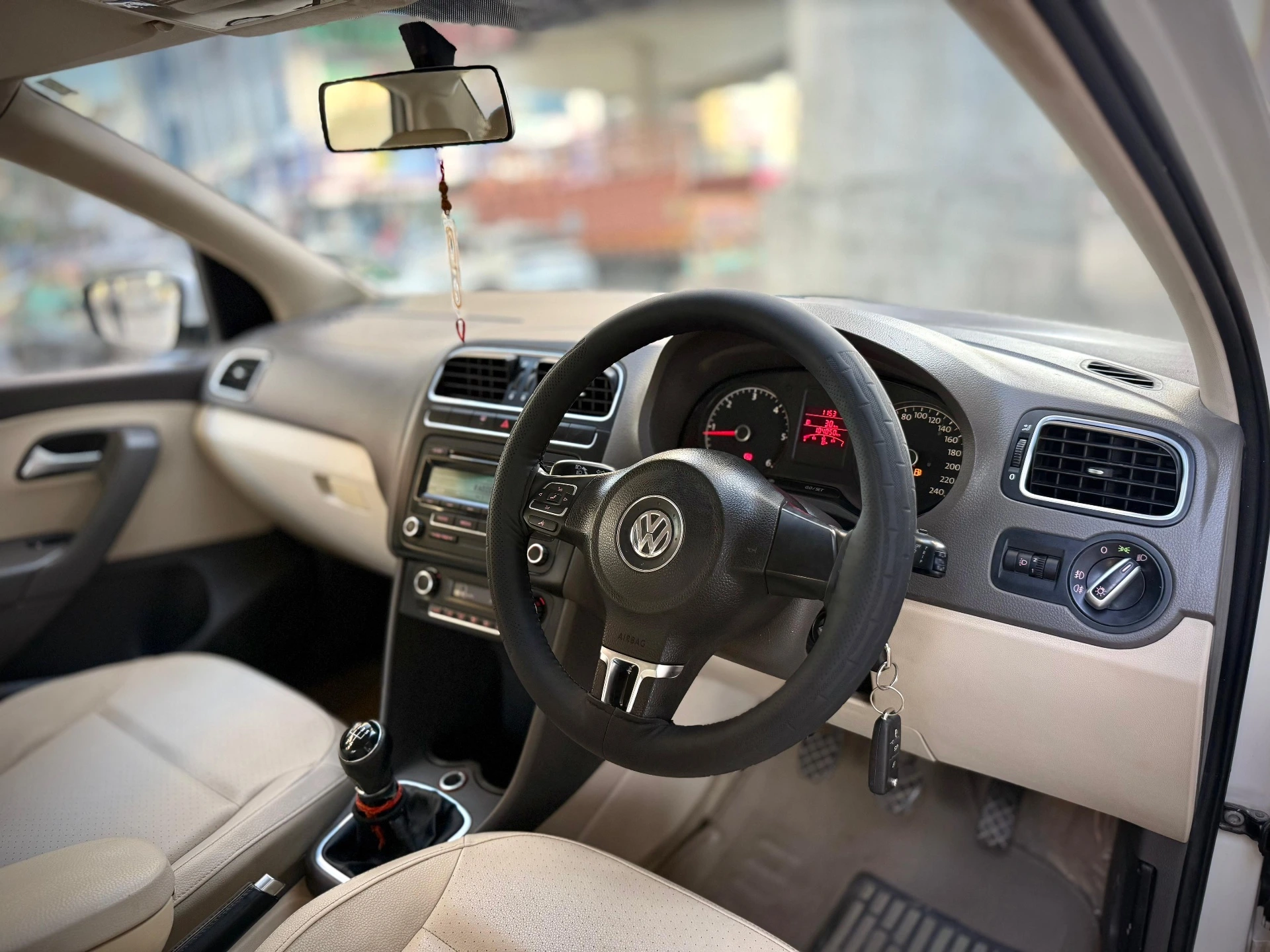 Volkswagen Vento (2012) 12