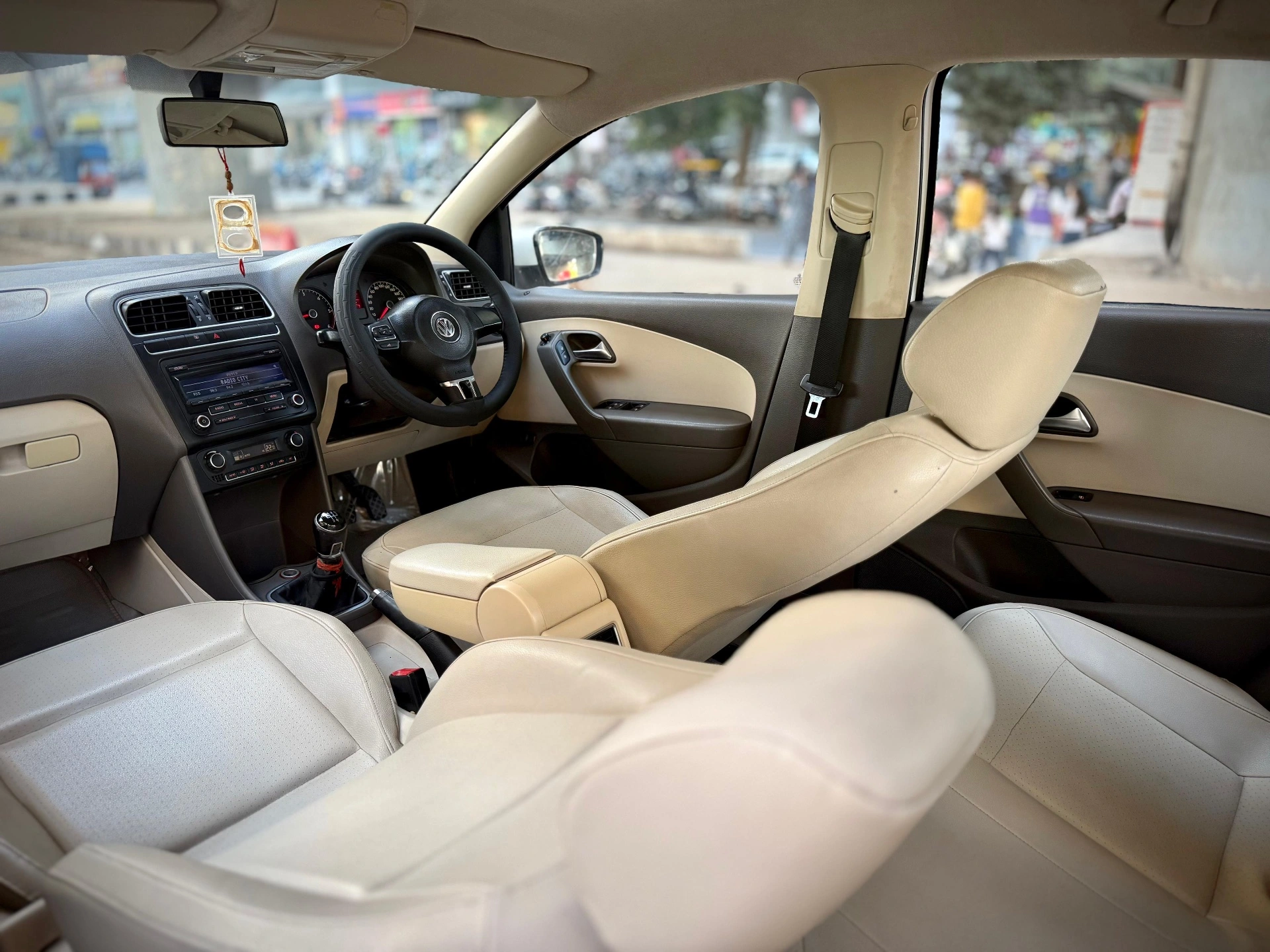 Volkswagen Vento (2012) 18
