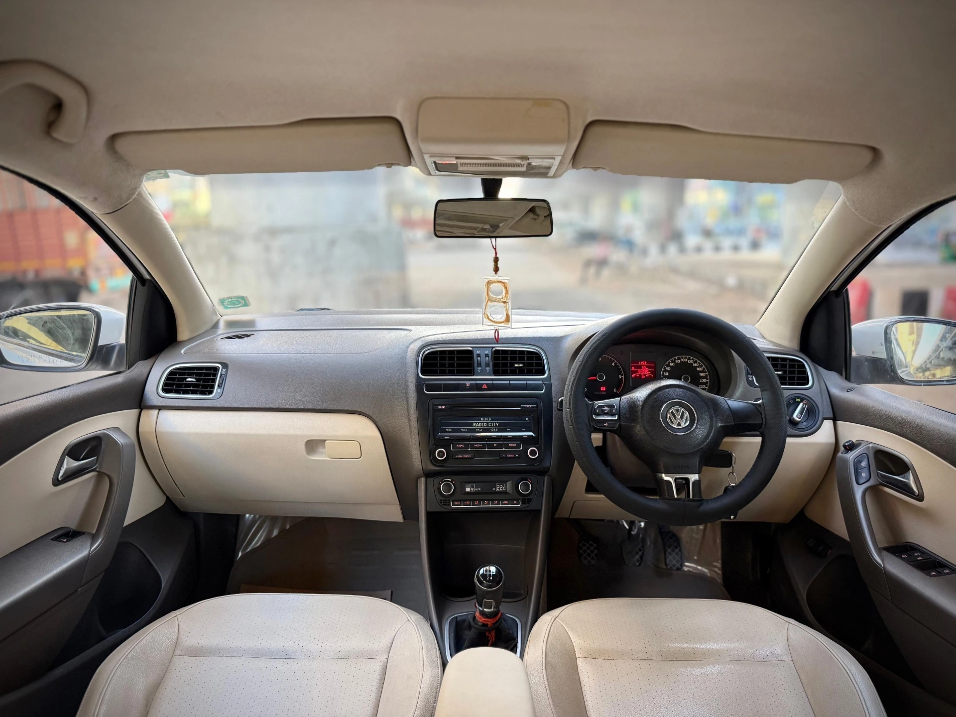 Volkswagen Vento (2012) 20