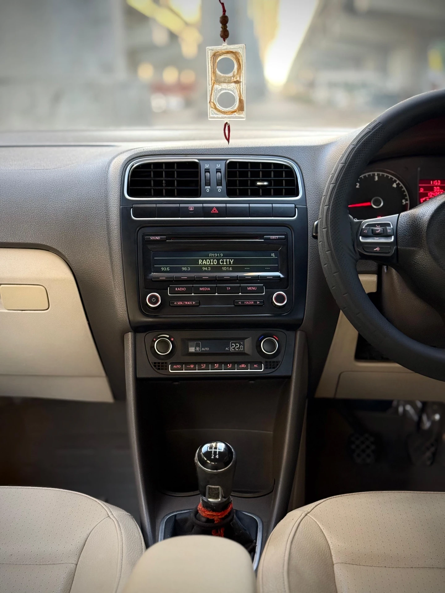 Volkswagen Vento (2012) 23