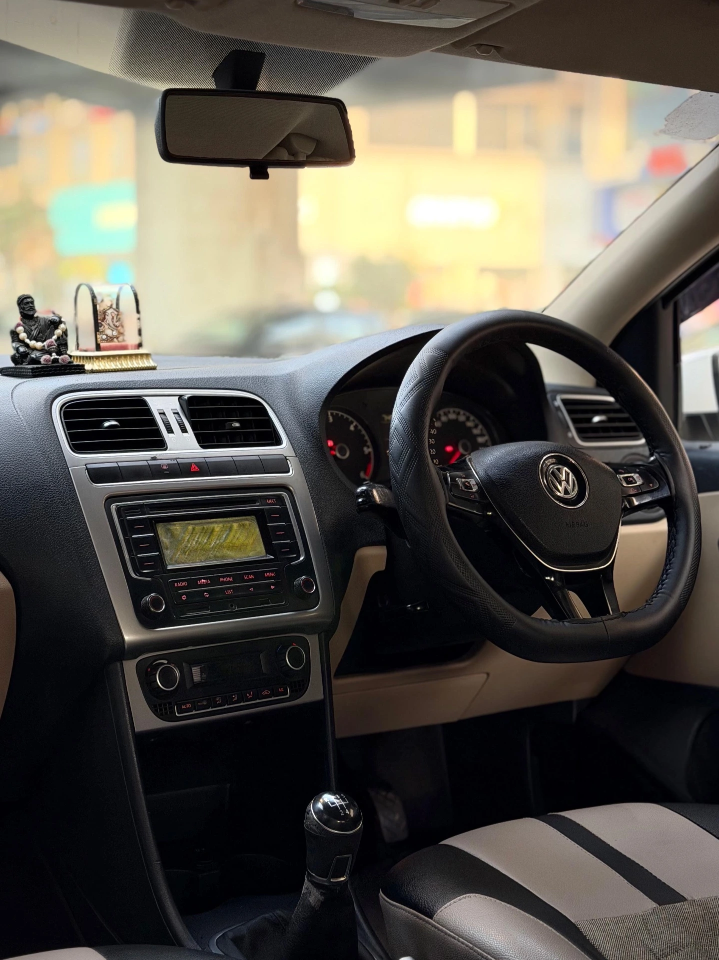Volkswagen Polo (2016) 11