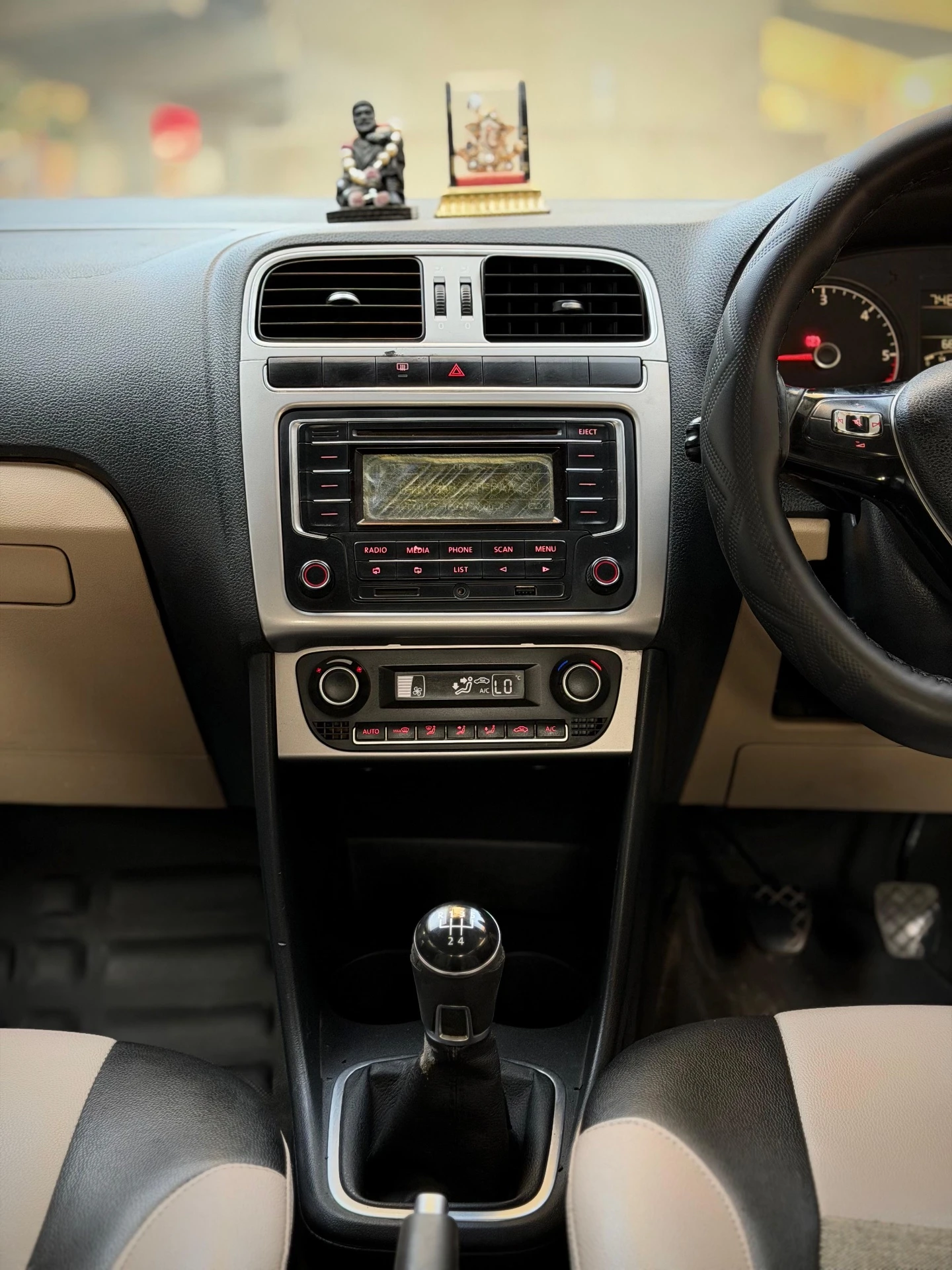 Volkswagen Polo (2016) 14