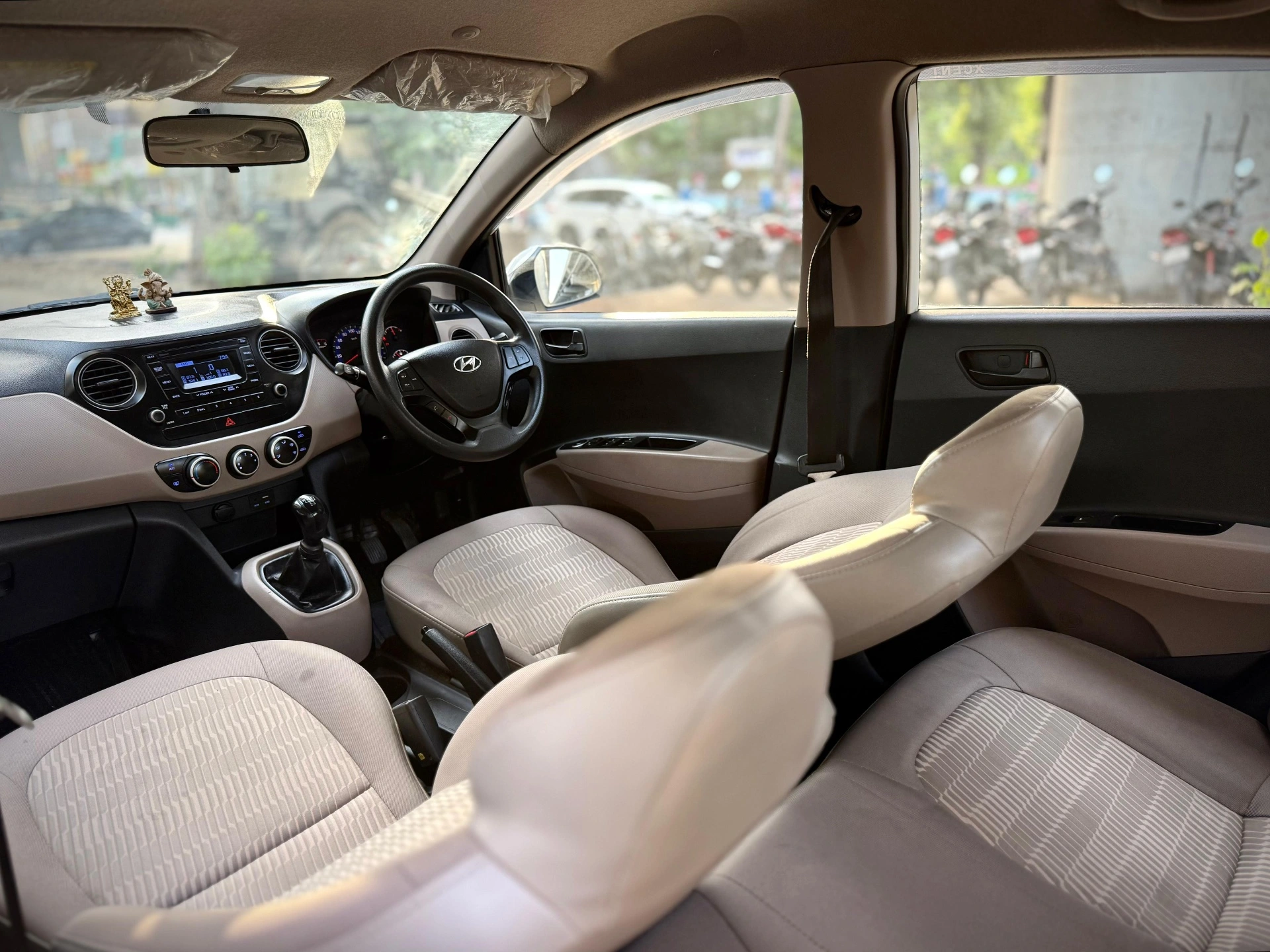 Hyundai Xcent (2018) 6