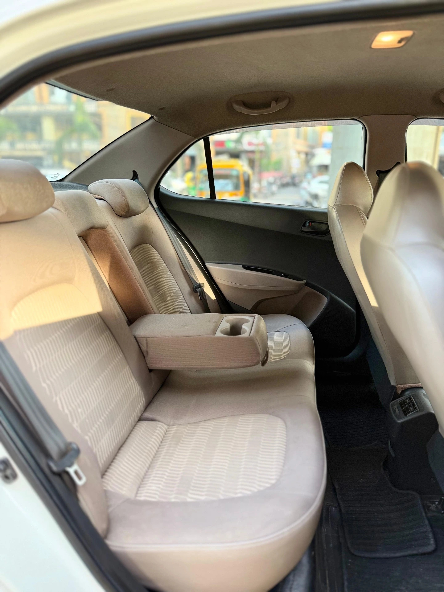 Hyundai Xcent (2018) 8