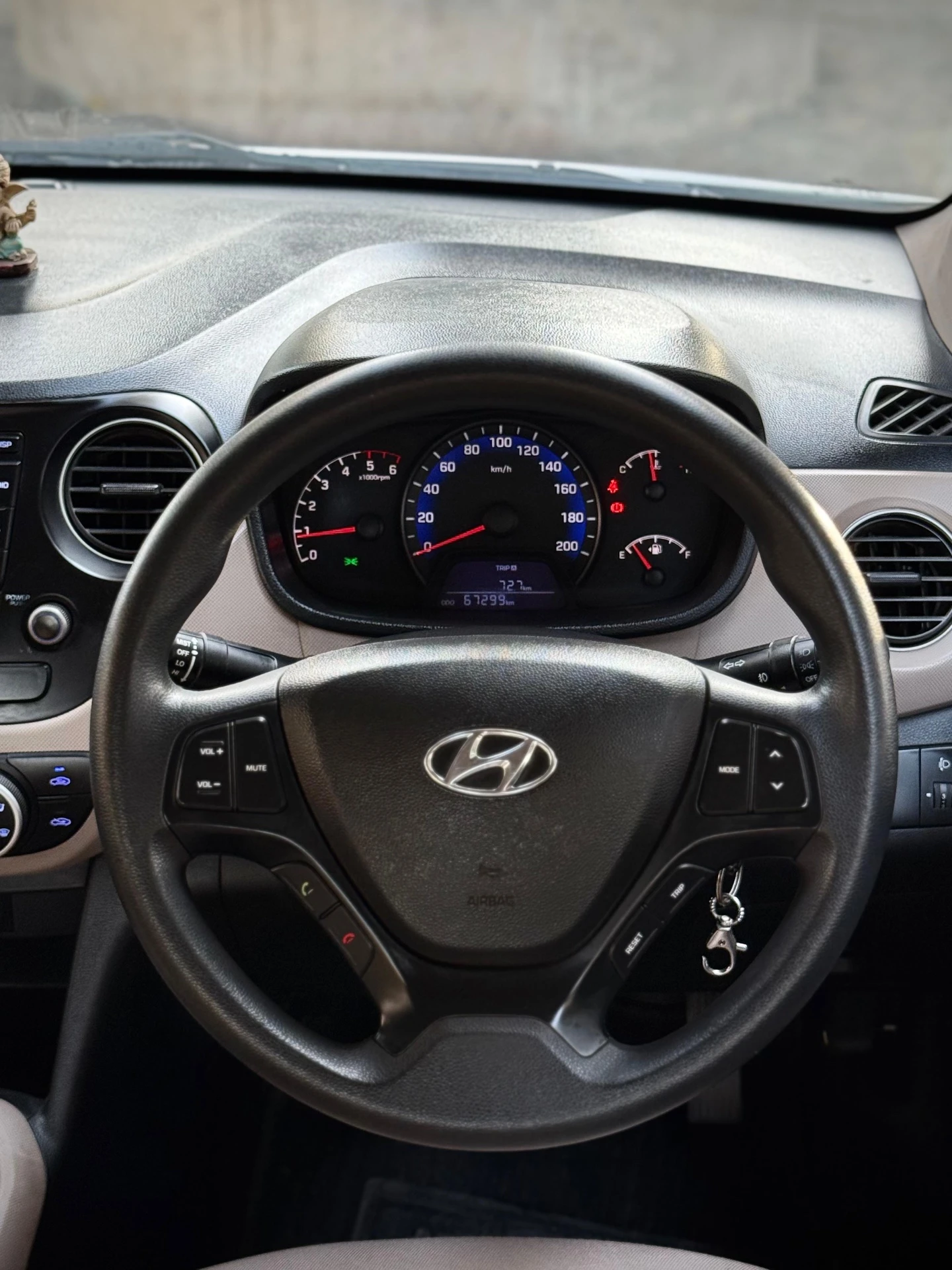 Hyundai Xcent (2018) 10