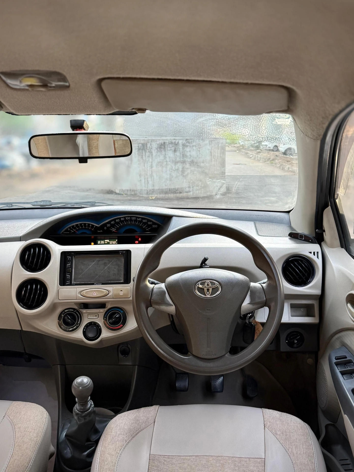 Toyota Etios (2015) 9