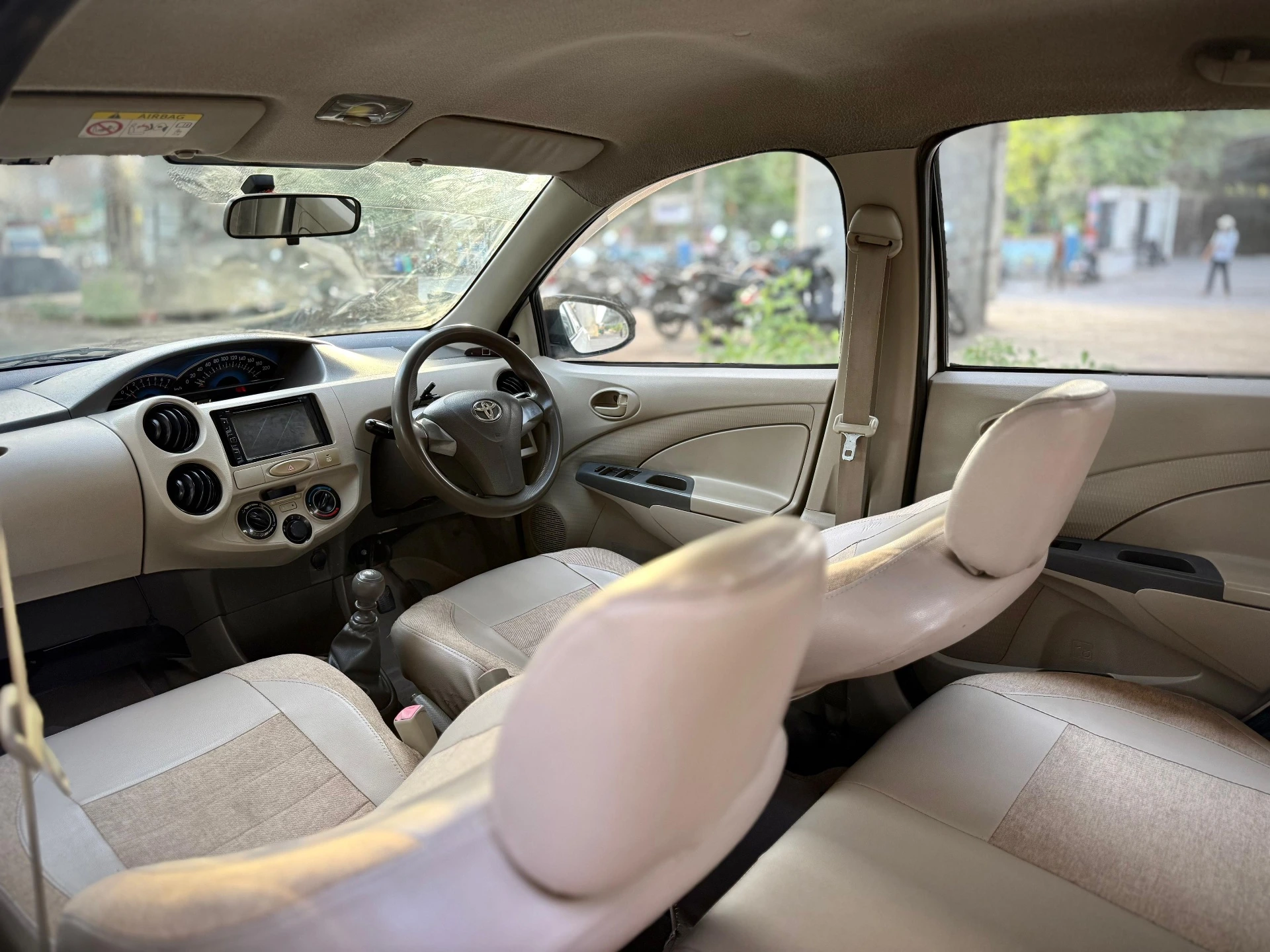 Toyota Etios (2015) 11