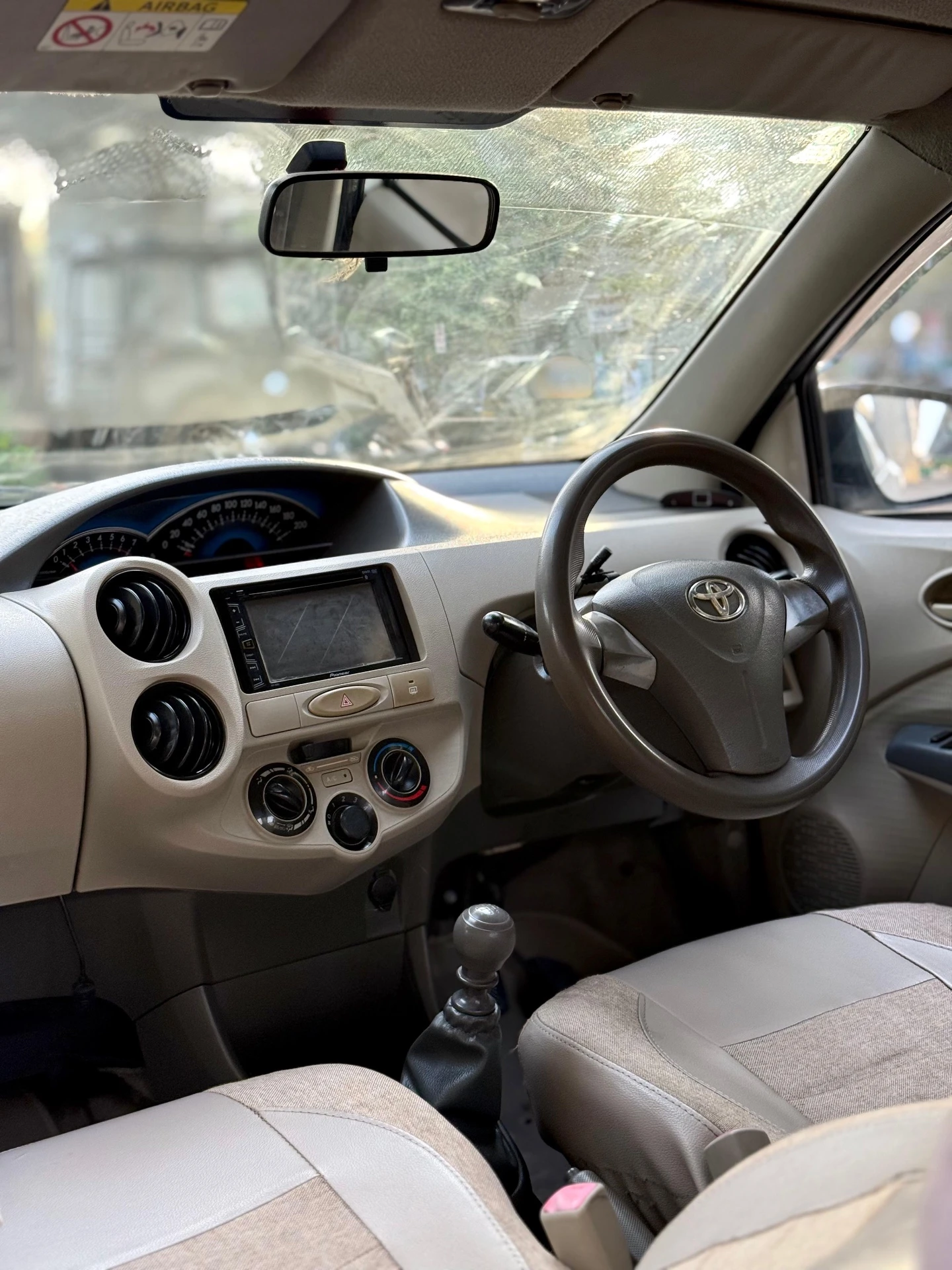 Toyota Etios (2015) 24