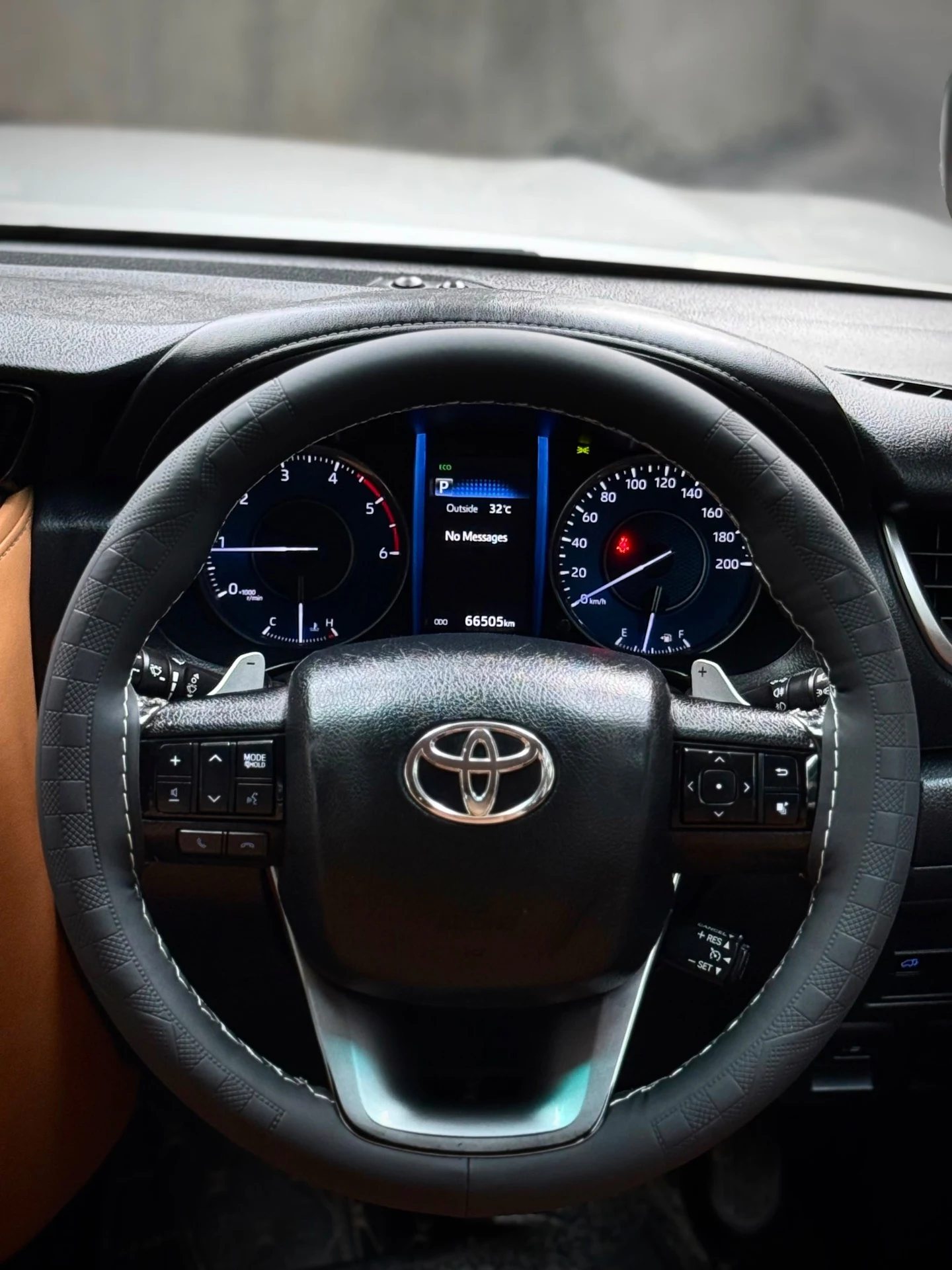 Toyota Fortuner (2021) 10