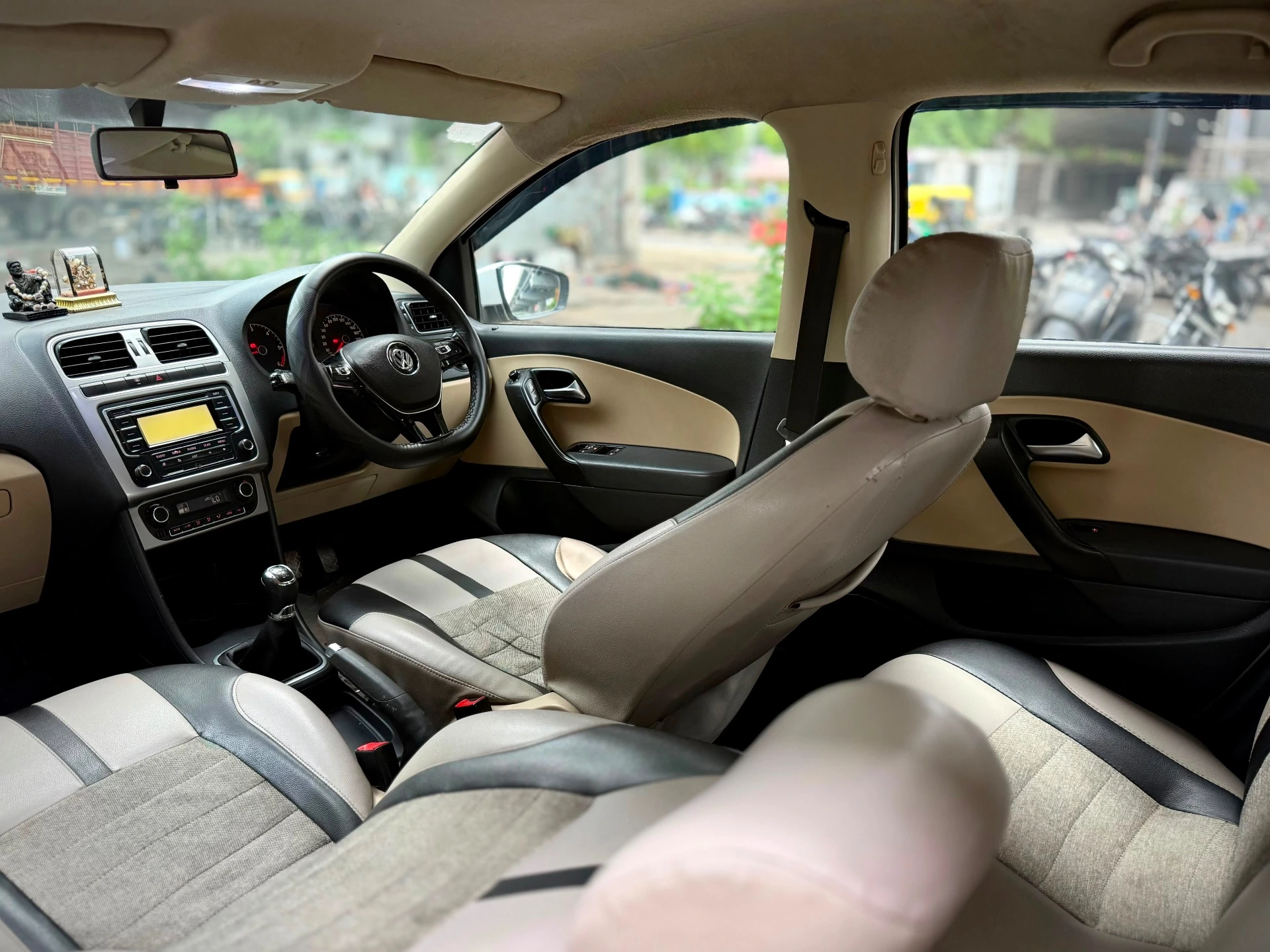 Volkswagen Polo (2016) 15