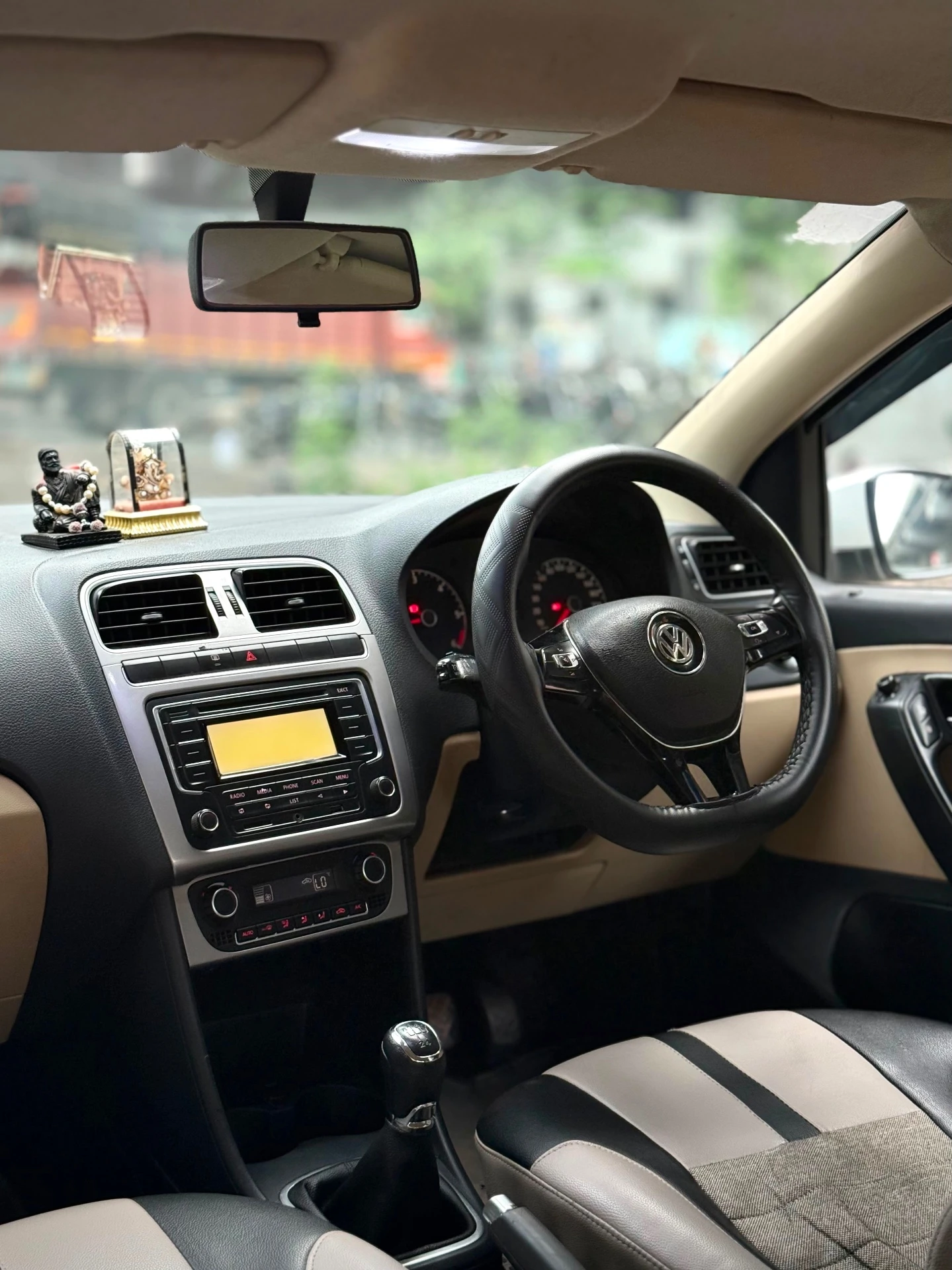 Volkswagen Polo (2016) 16