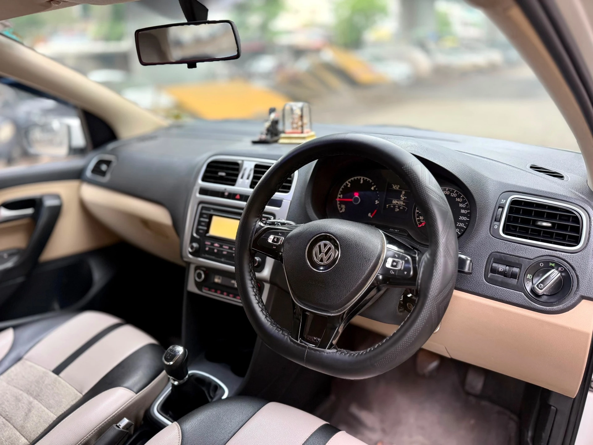 Volkswagen Polo (2016) 17