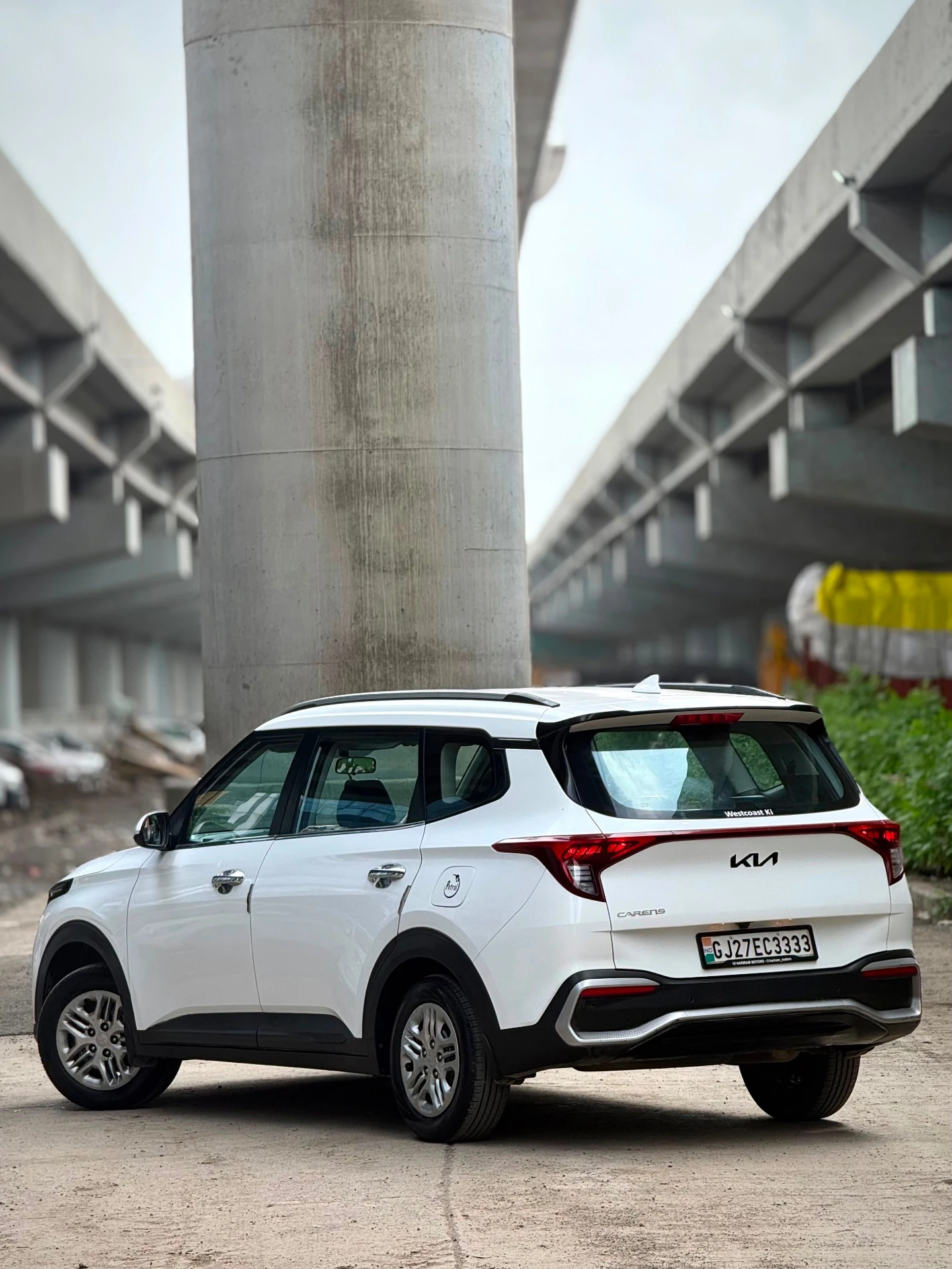 Kia Carens (2023) 4