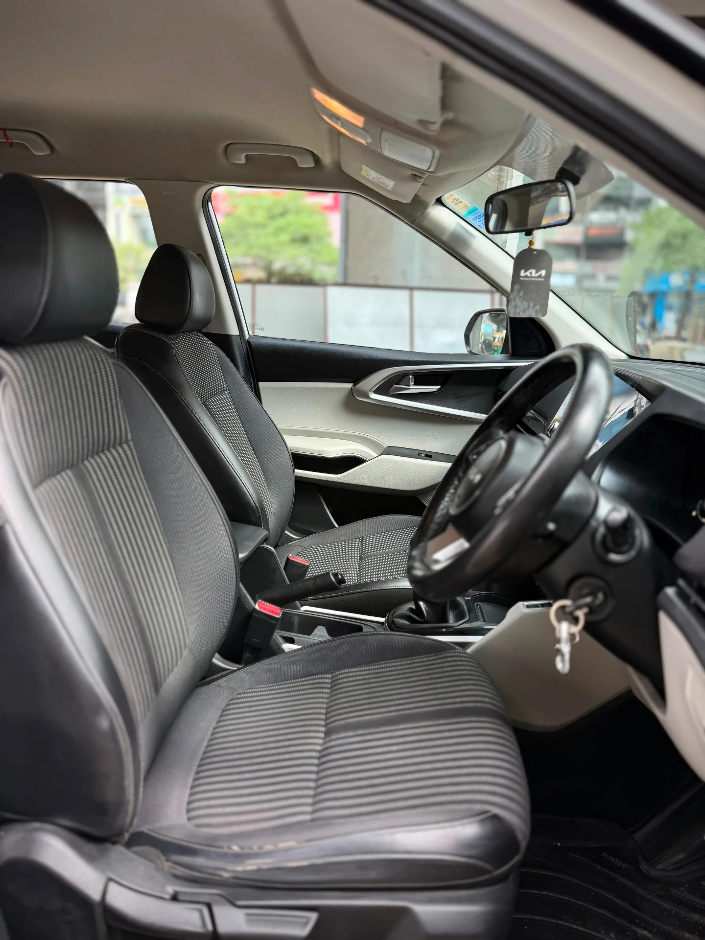 Kia Carens (2023) 8