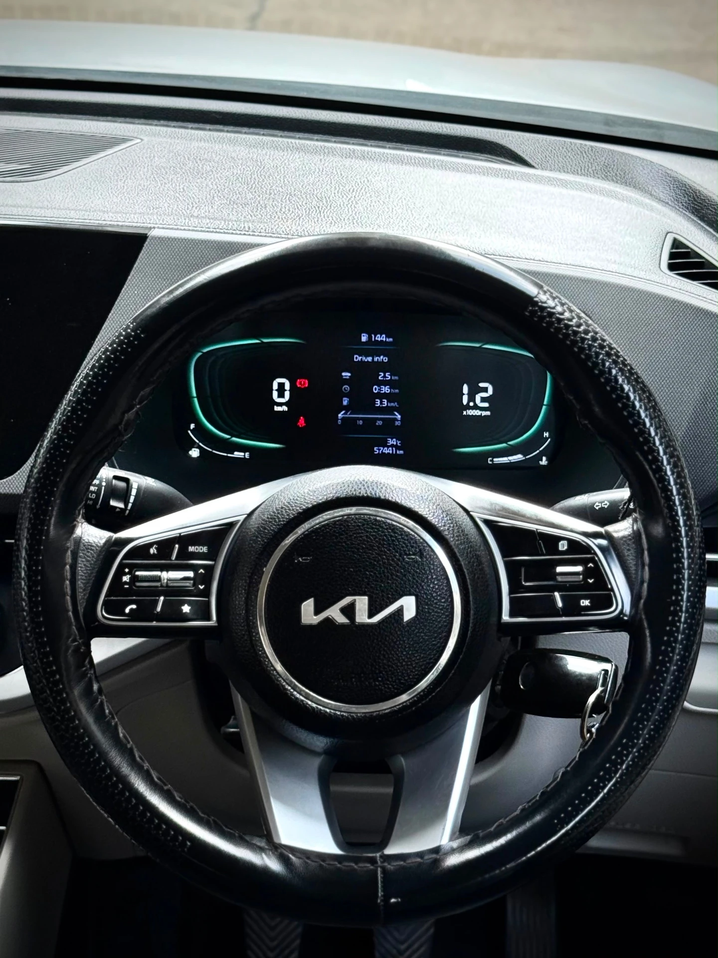 Kia Carens (2023) 9