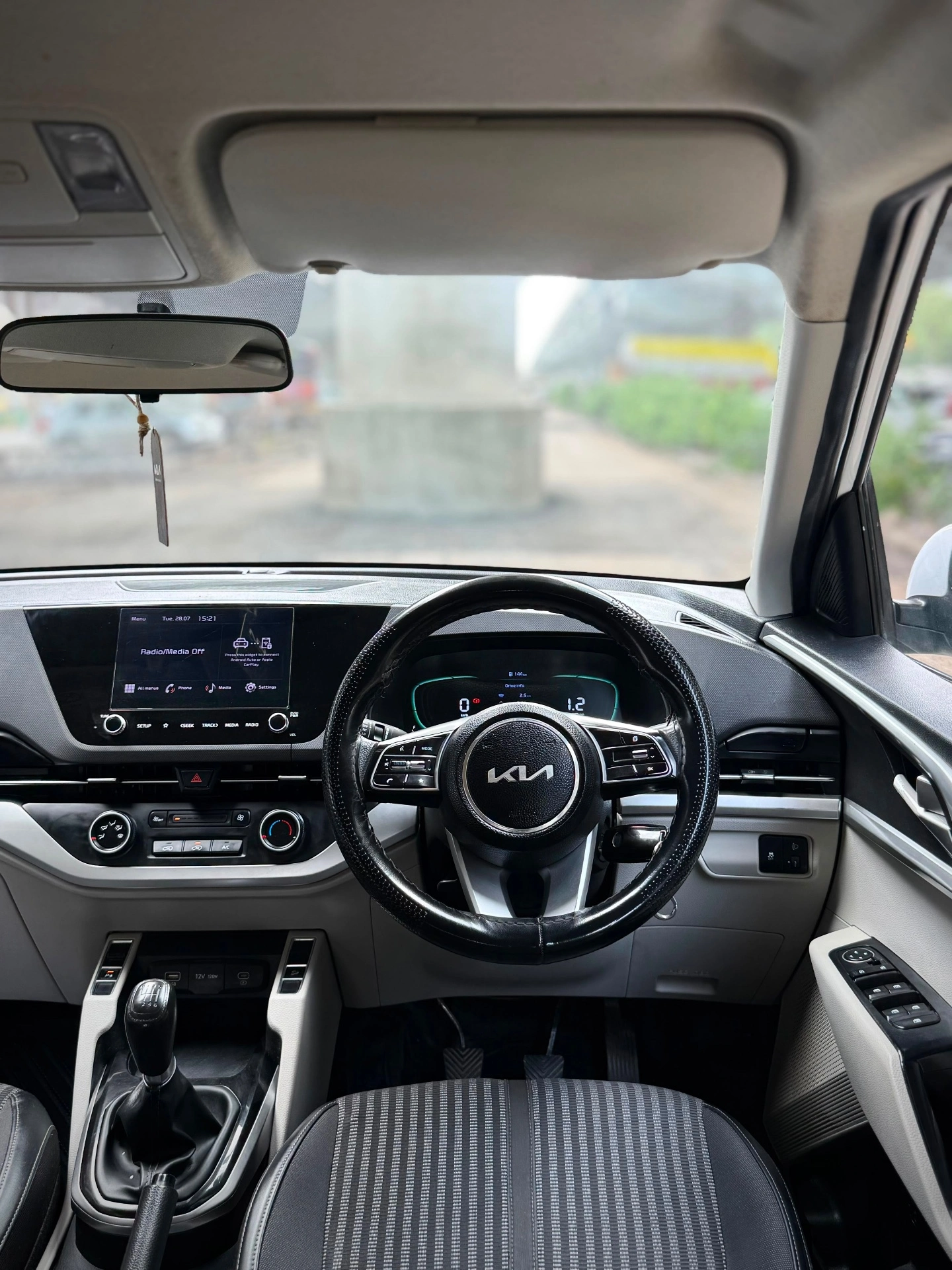 Kia Carens (2023) 13