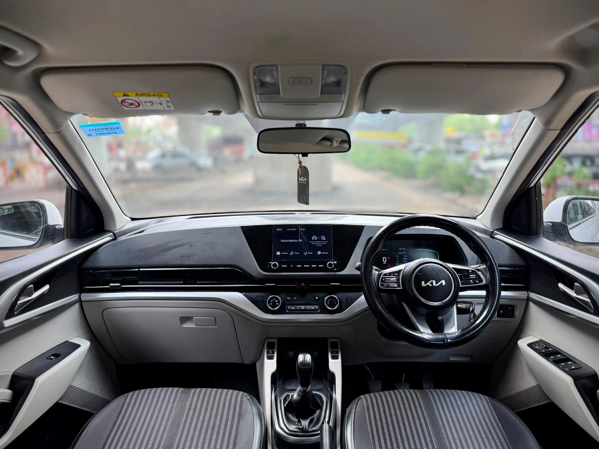 Kia Carens (2023) 16