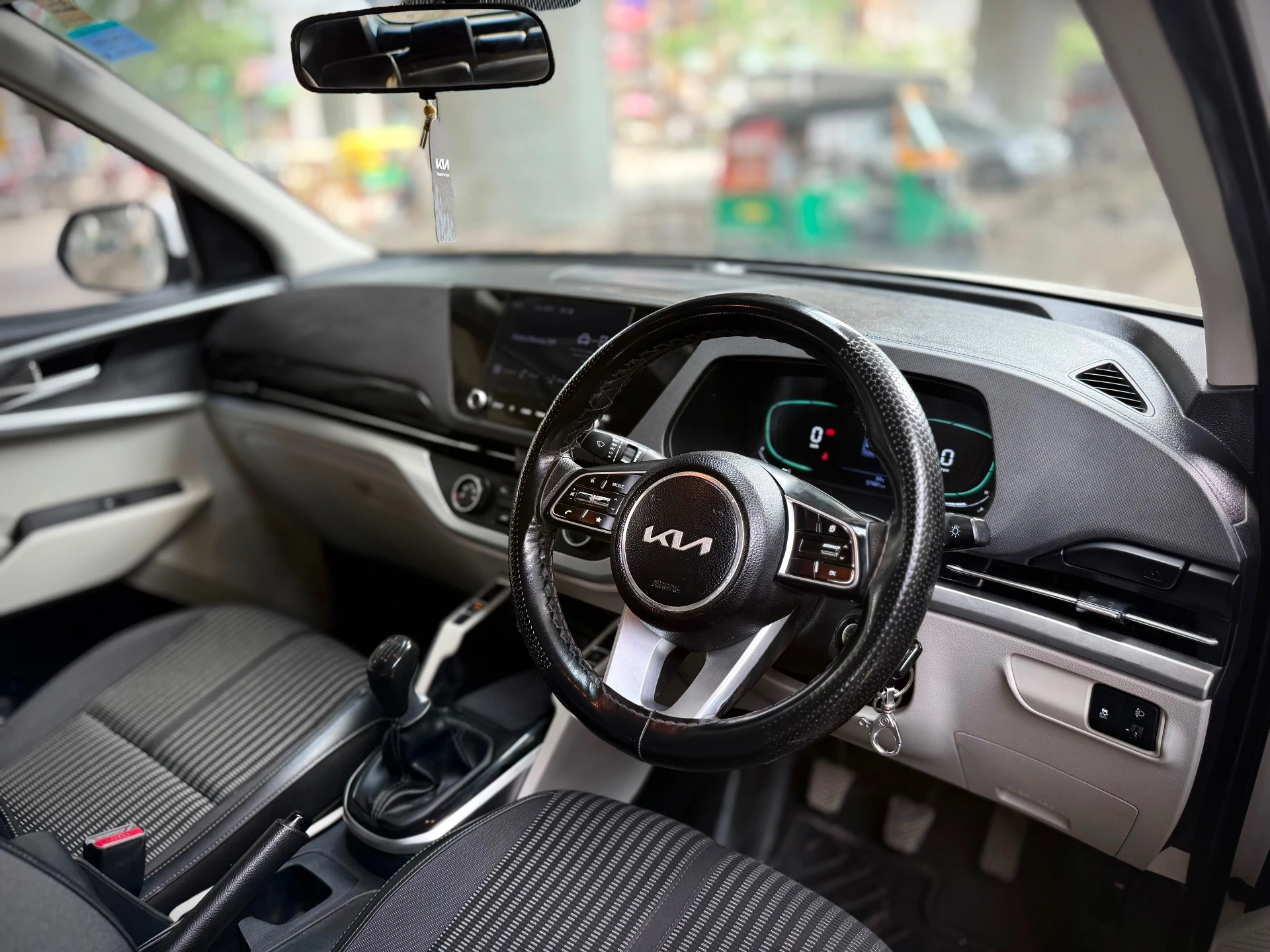 Kia Carens (2023) 17