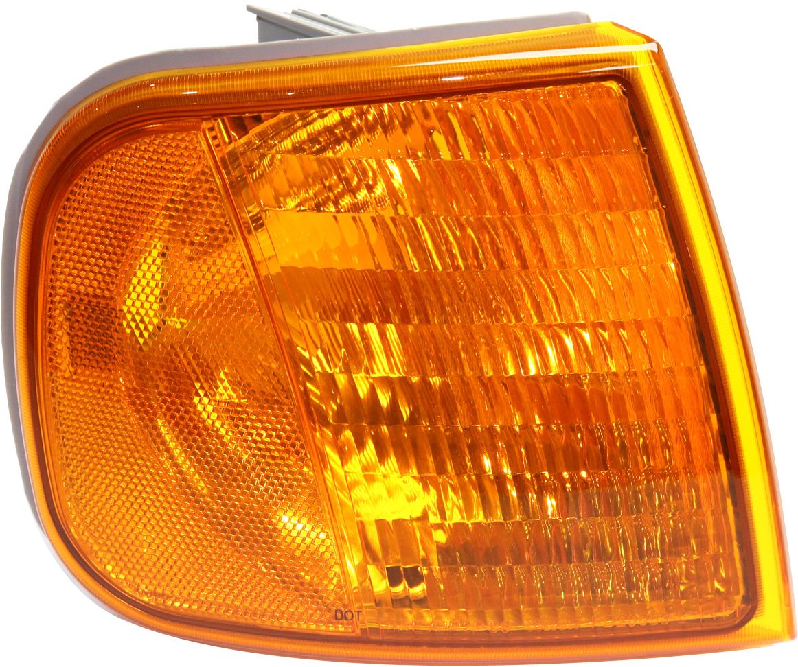 AM F 150-04-04 CORNER LAMP RH Lens and Housing SKU F104109 Partslink FO2521178 OEM 4L3Z13200AA