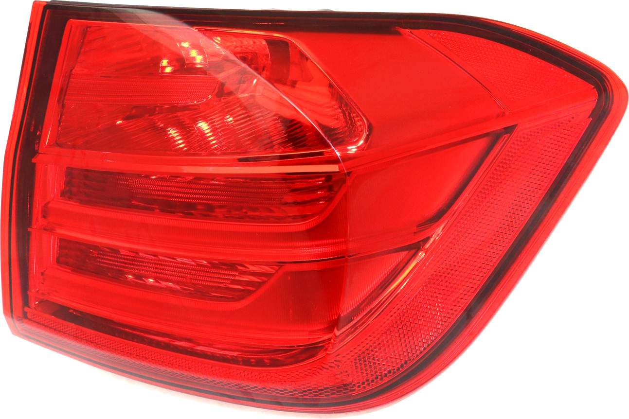 AM 3 SERIES 12-15 TAIL LAMP RH Outer Lens and Housing Halogen SKU REPB730197