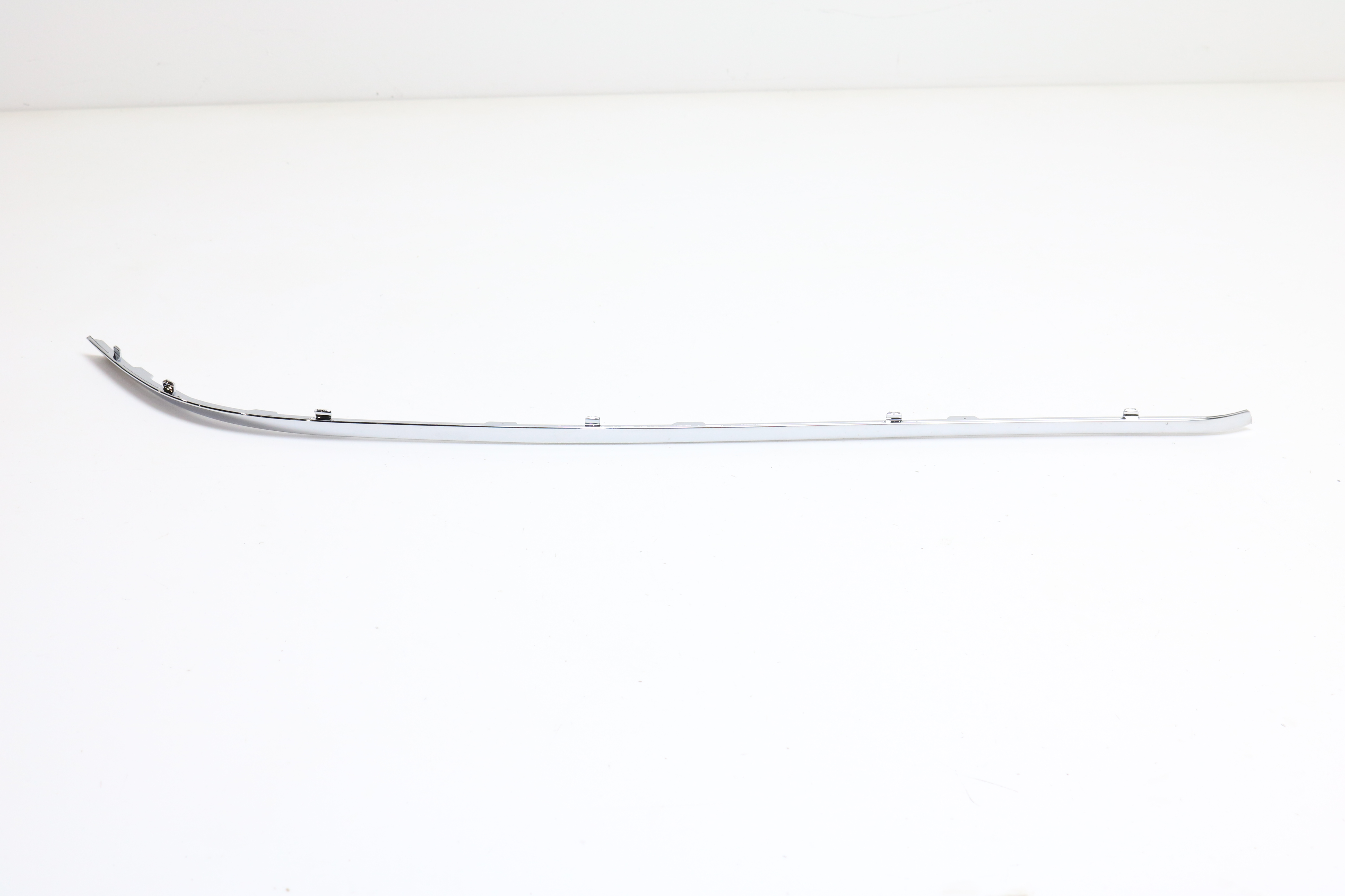 AM 7 SERIES 05-08 REAR BUMPER MOLDING LH Outer Insert Chrome SKU REPB763728 Partslink BM1138100 OEM 51127135587