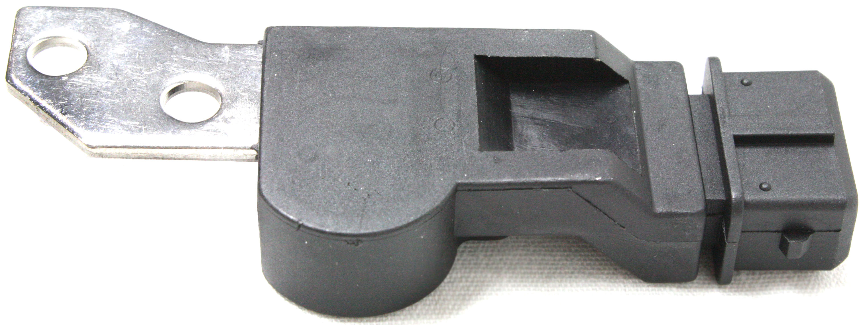 AM AVEO 04-08 CAMSHAFT POSITION SENSOR 3 terminals Blade type SKU REPC311603 OEM 73589-96321-715305-917746-2134