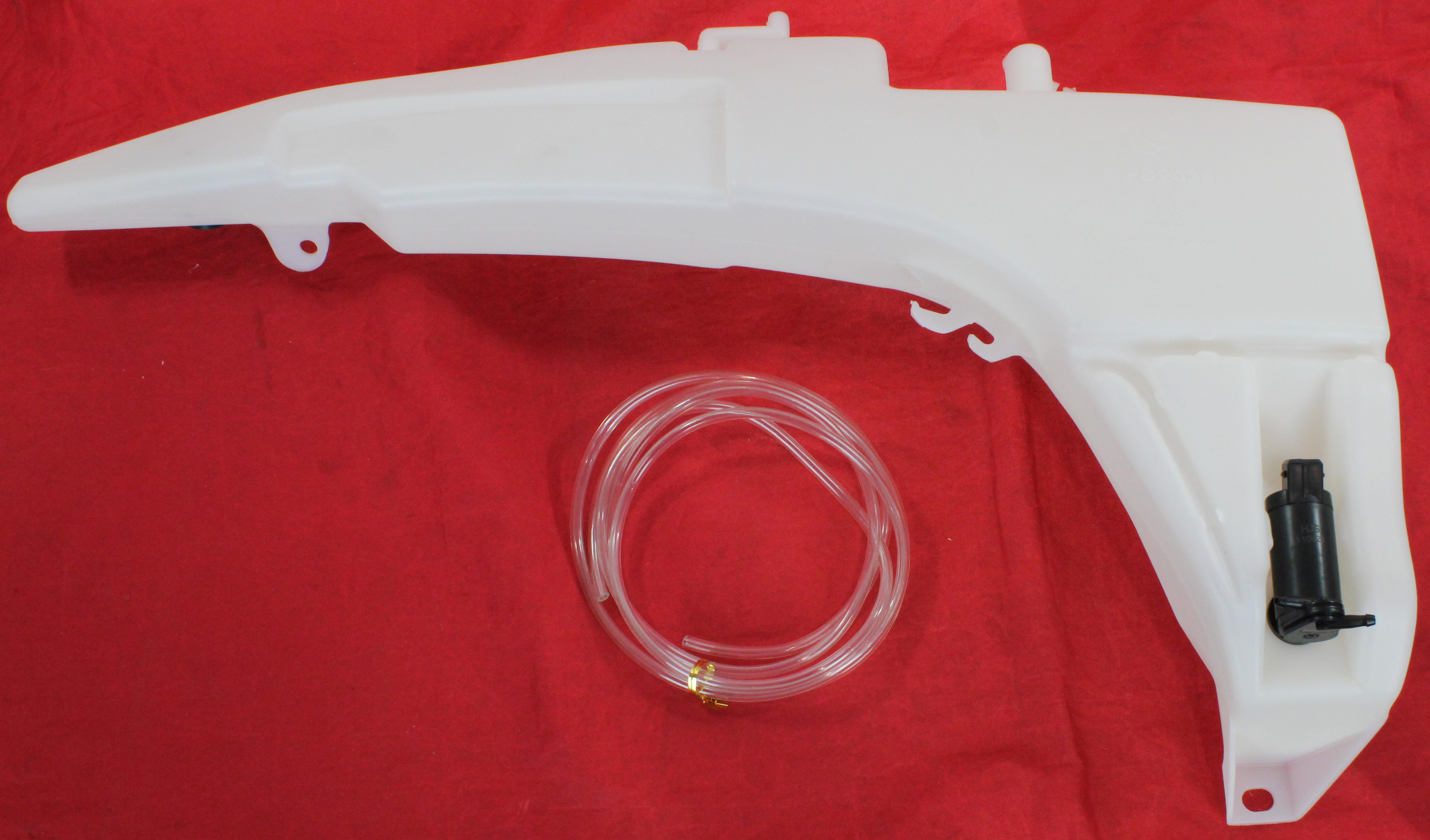 AM FOCUS 00-03 WASHER RESERVOIR w Pump w o Cap Hatchback Wagon SKU REPF370504 Partslink FO1288104 OEM 3S4Z17618BB PFM