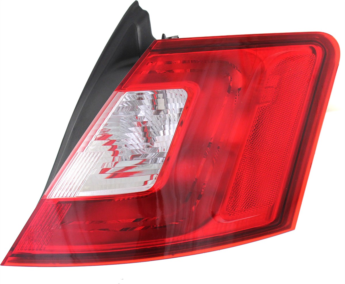 AM TAURUS 10-12 TAIL LAMP RH Lens and Housing Halogen SE SEL Models w o Chrome Trim SKU REPF730129 Partslink FO2819149 OEM AG1Z13404E